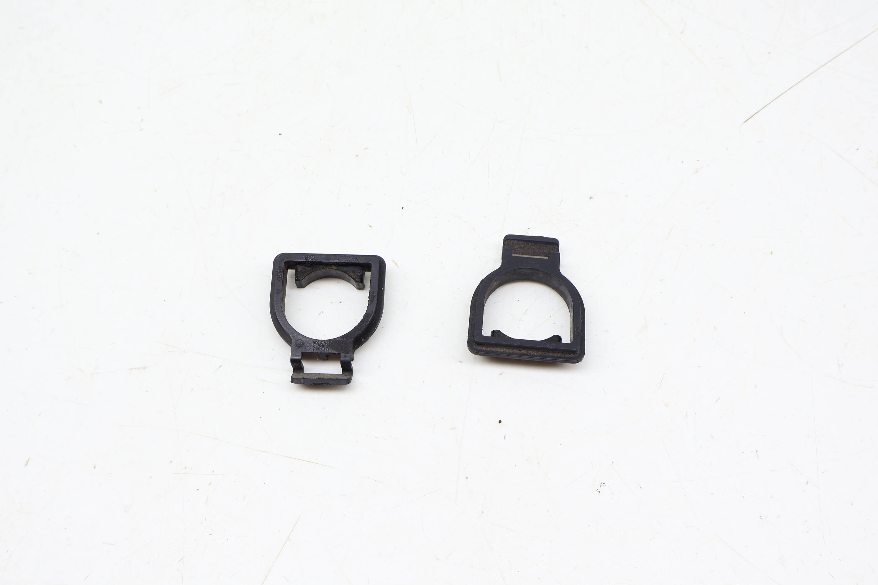 Vacuum Pump Clip / Tie Down Set 4B0614145