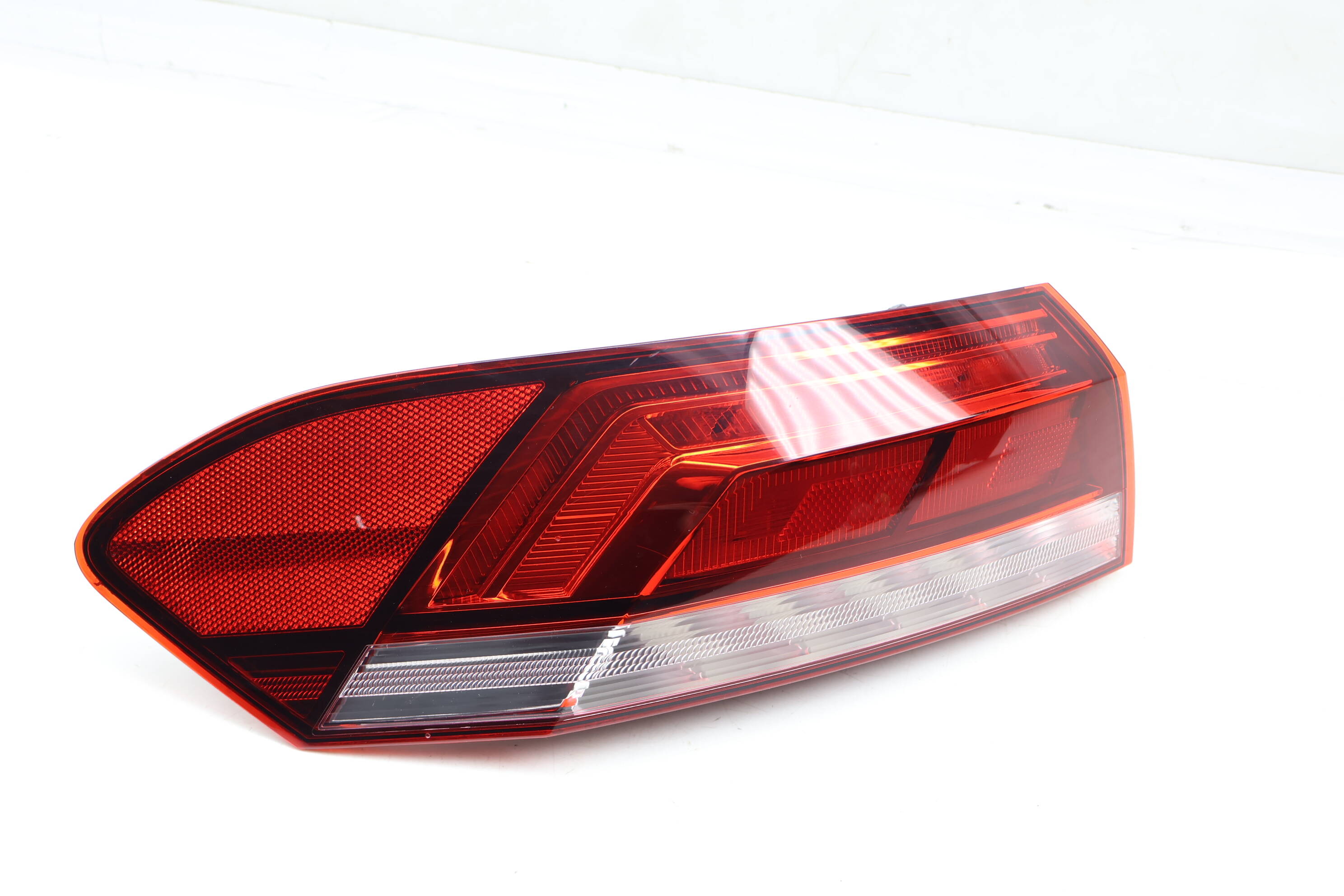 Outer Led Tail Light / Lamp 561945095R