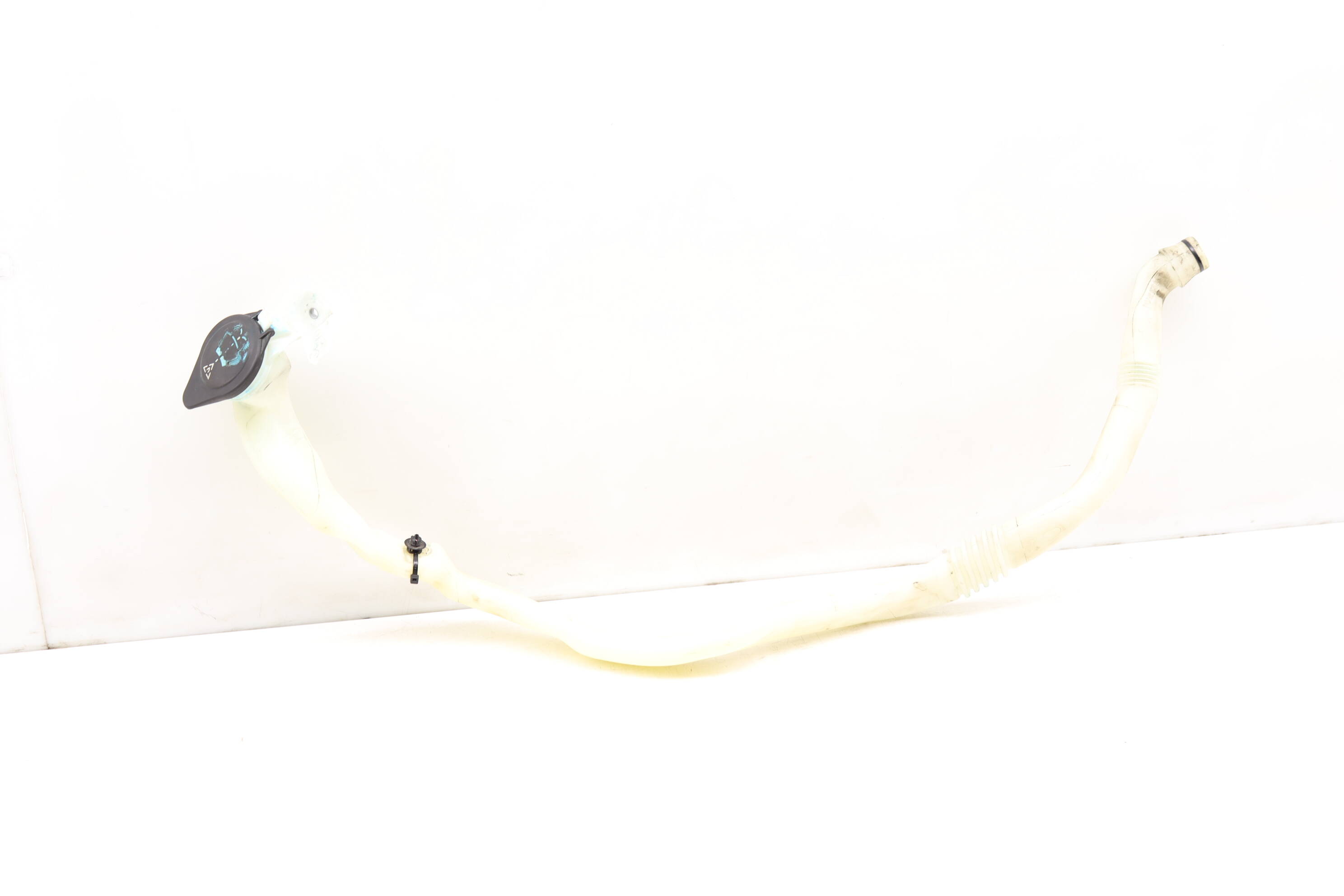 Windshield&#x20;Washer&#x20;Reservoir&#x20;&#x2F;&#x20;Tank&#x20;Filler&#x20;Neck&#x20;61667237777