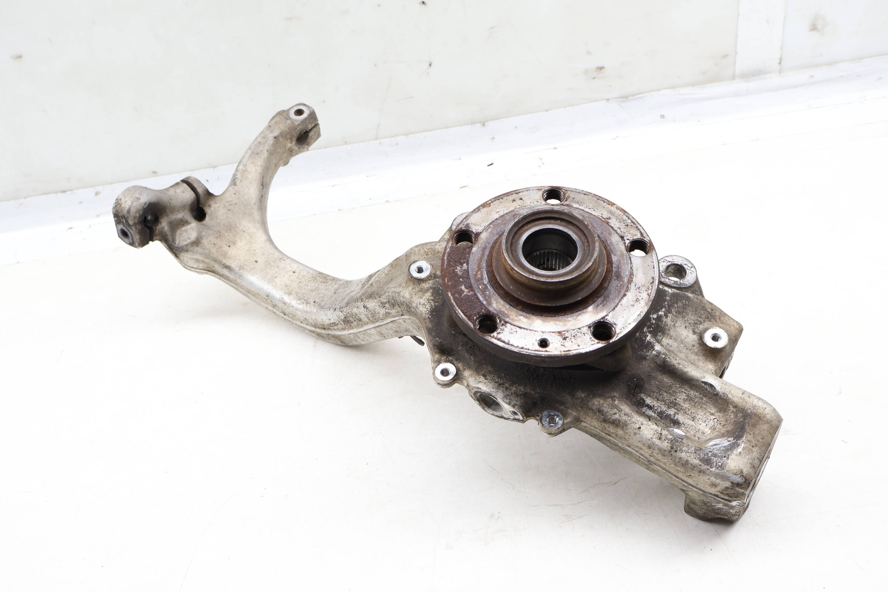 Spindle&#x20;Knuckle&#x20;W&#x2F;&#x20;Wheel&#x20;Bearing&#x20;8E0407241J