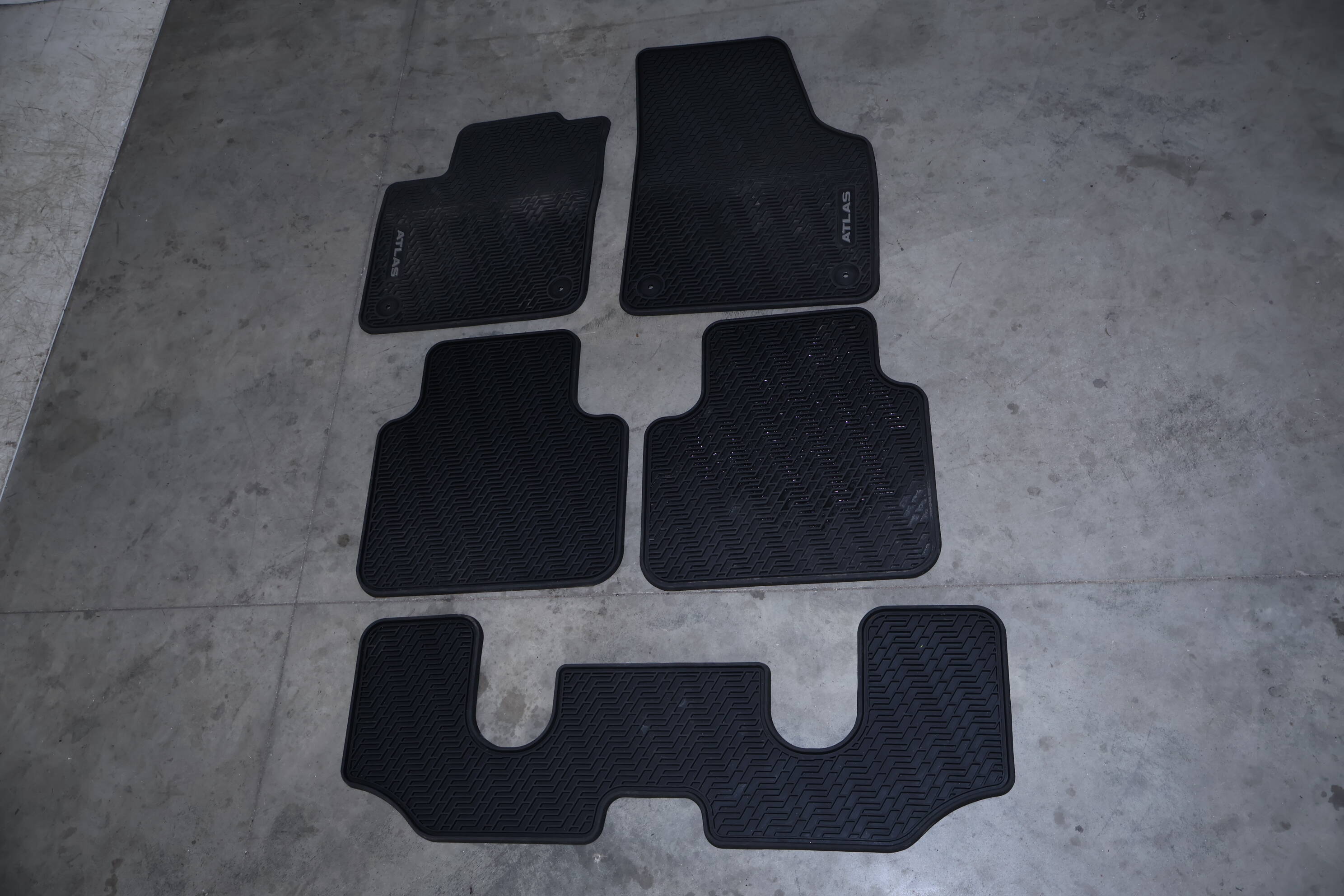 Rubber Floor Mat Set (Atlas) 3CN061550A
