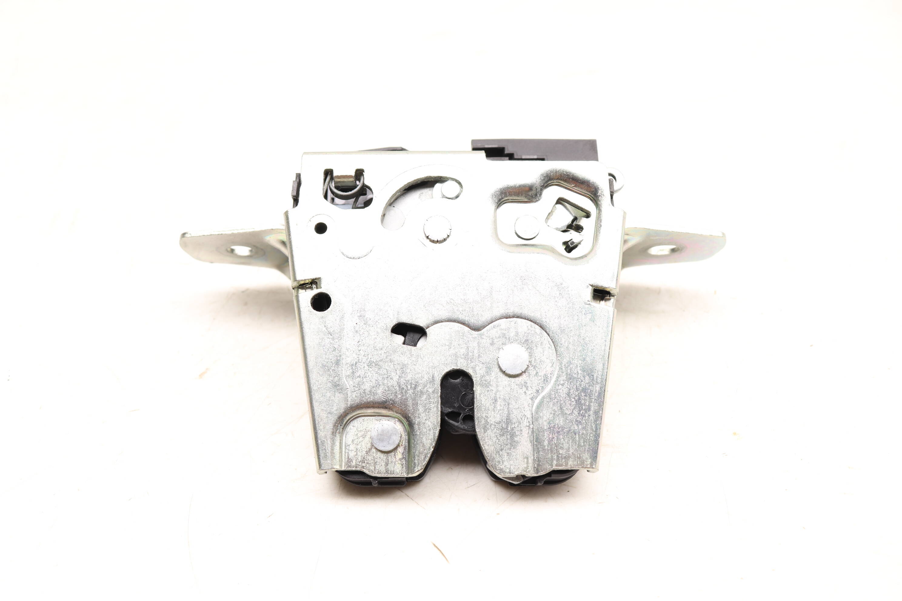 Trunk Latch / Lock 9J1827447A