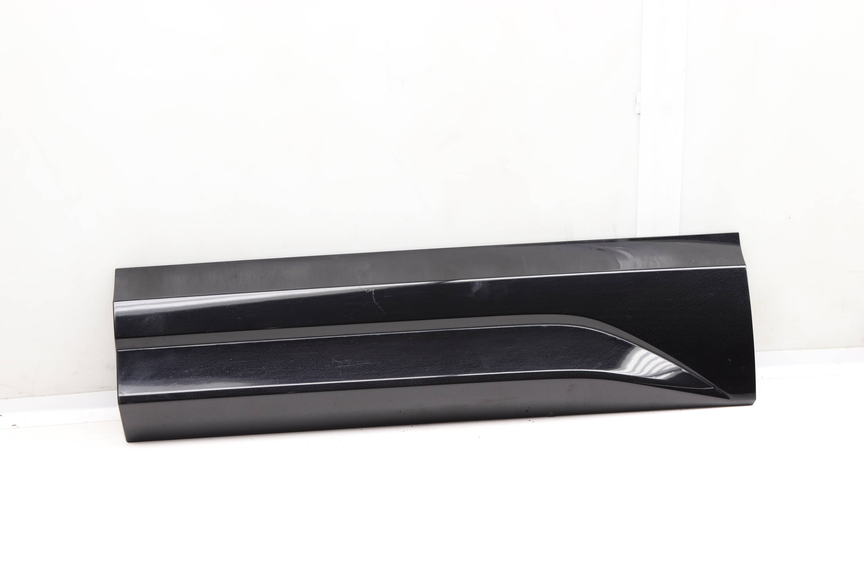 Lower Door Molding 8U0853969R