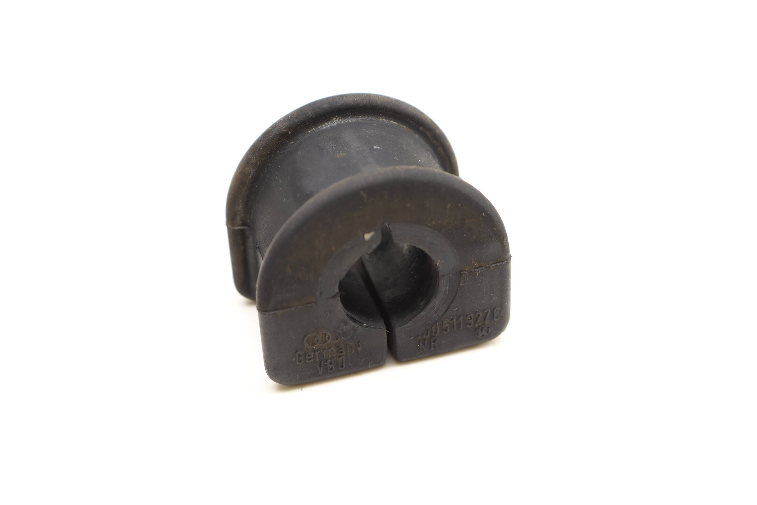 Sway&#x20;Bar&#x20;Mount&#x20;&#x2F;&#x20;Bushing&#x20;4D0511327C