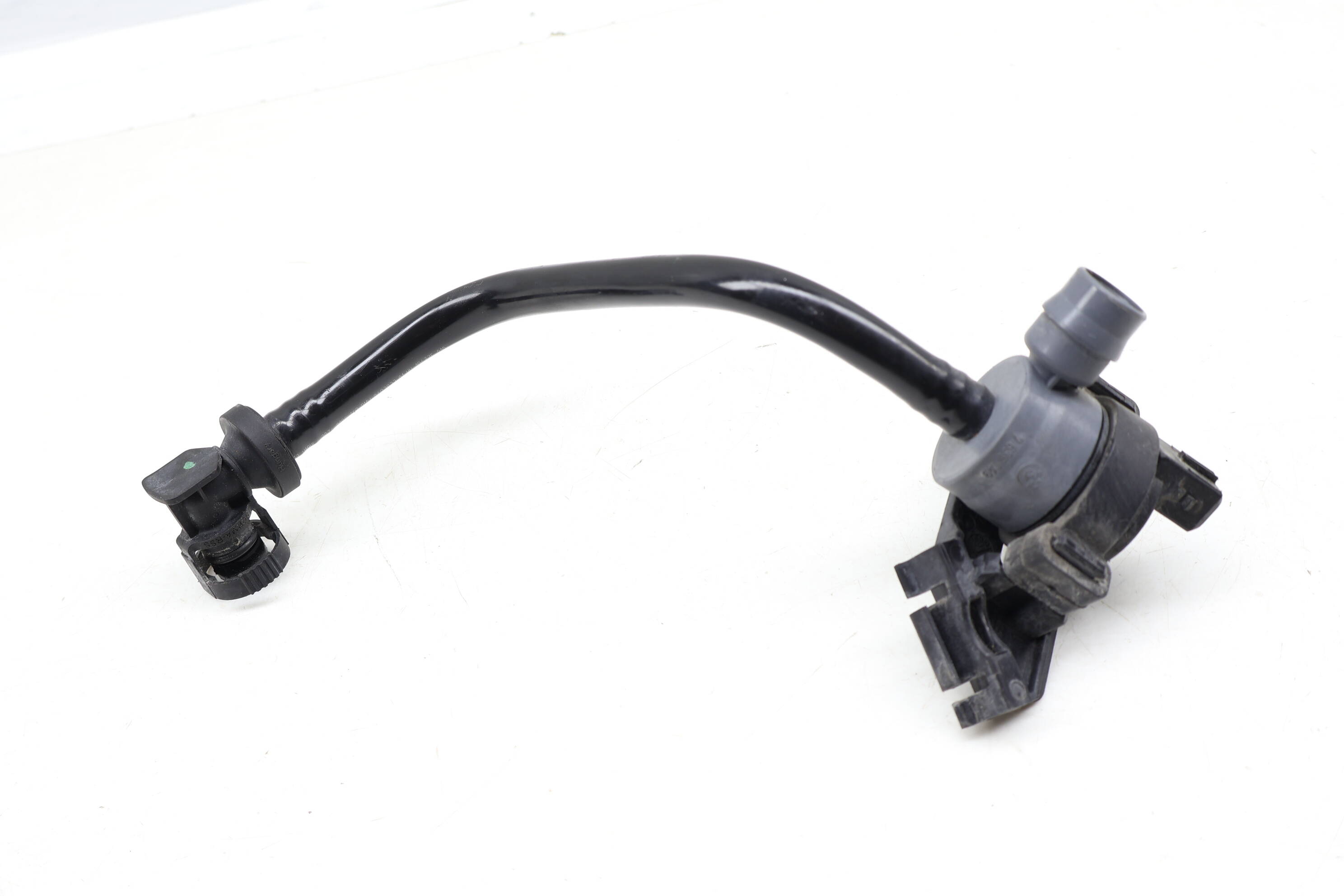 BMW Right Fuel Tank Ventilation Valve / Hose 13908482822