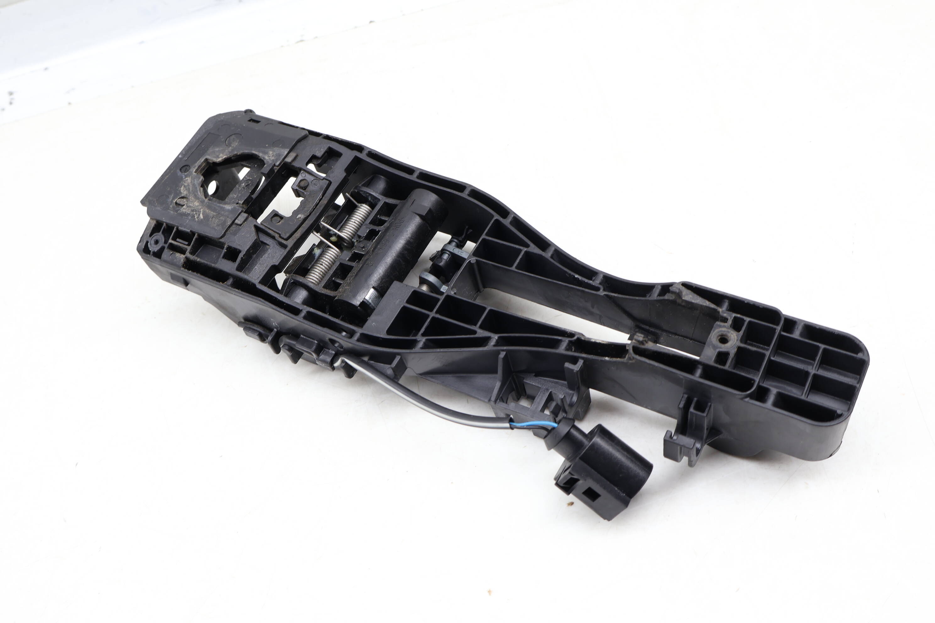 Exterior Door Handle Bracket 95B839886C