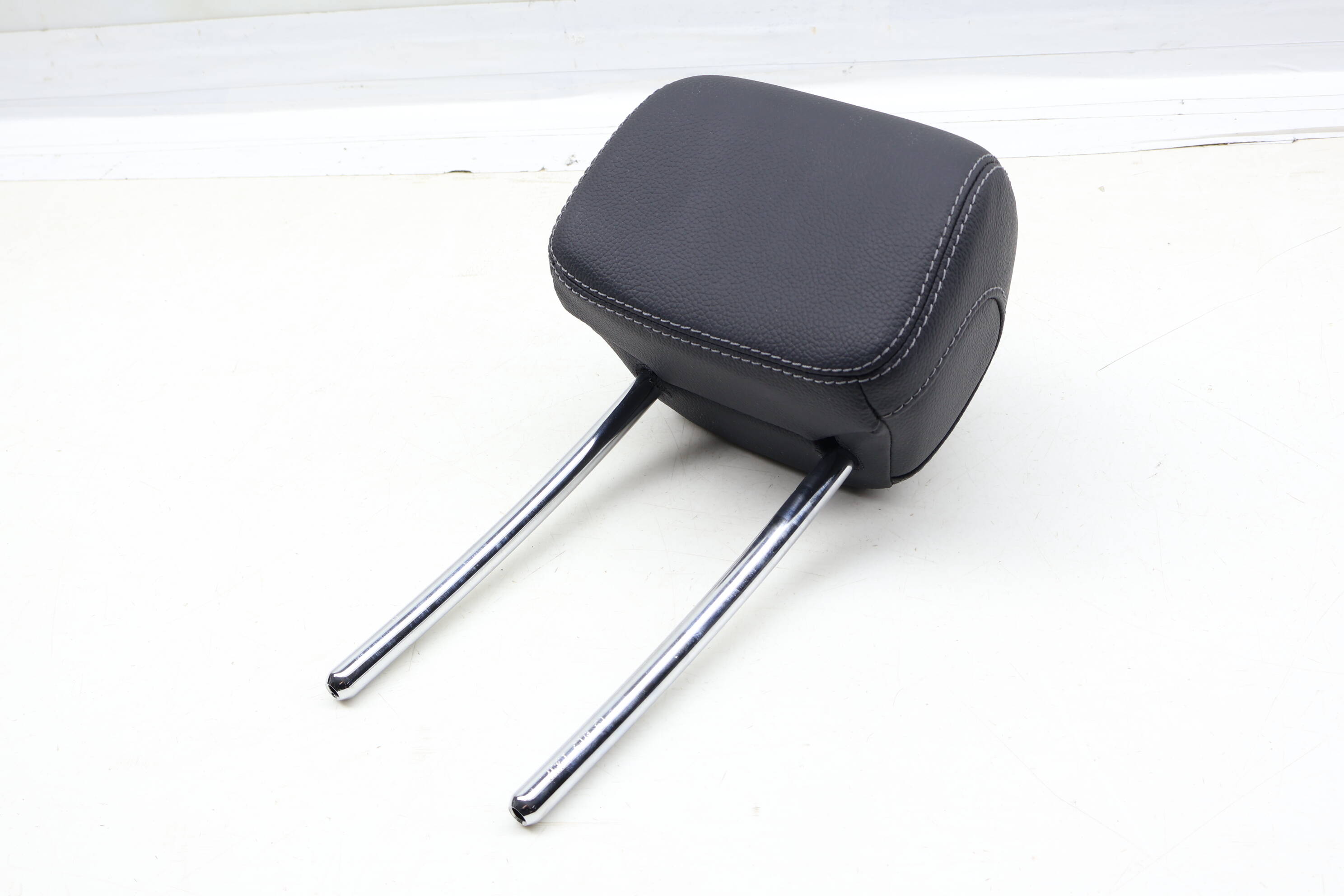 Seat Headrest / Head Rest (Outer) 2059702950