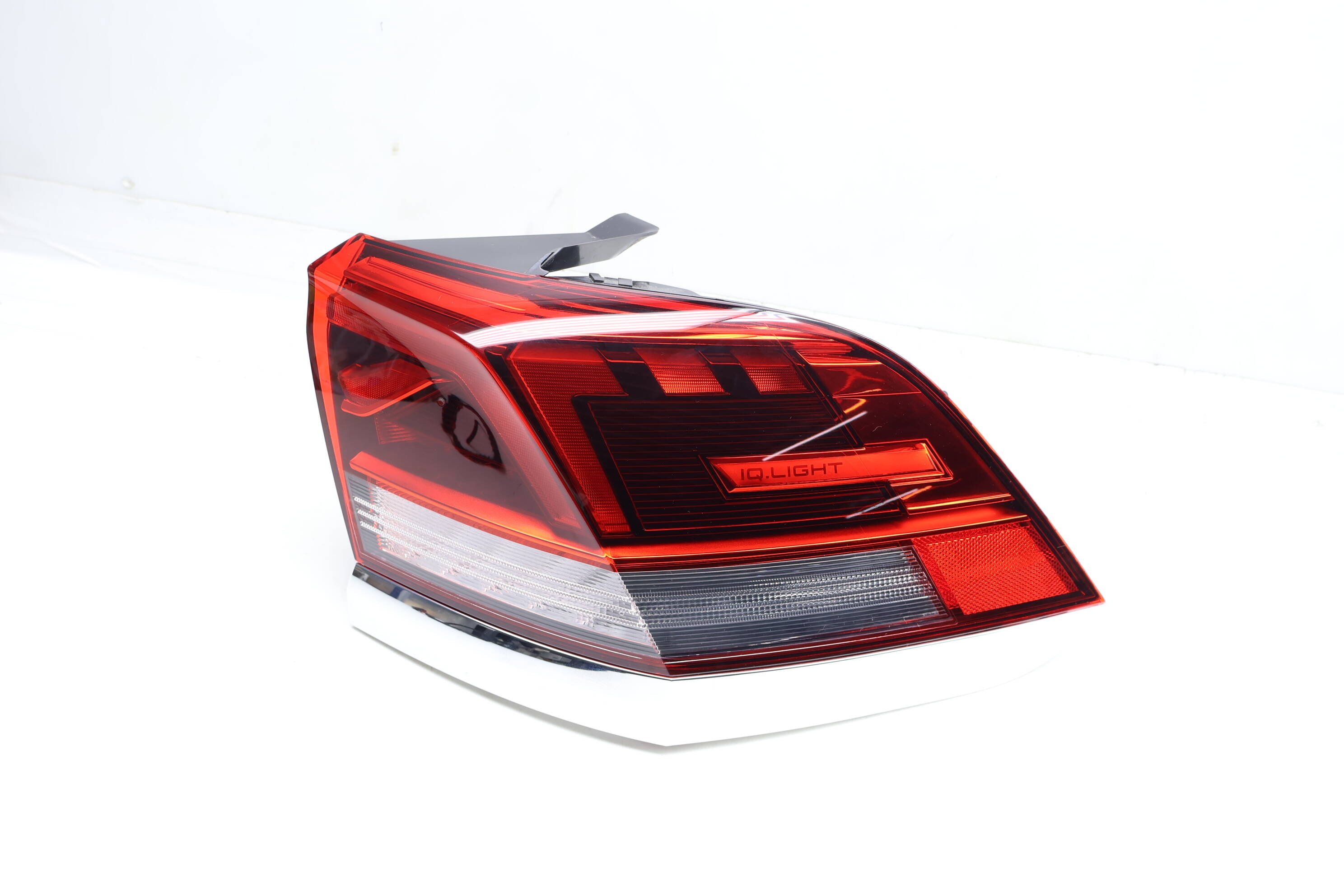 Outer Led Tail Light / Lamp 3CM945208B