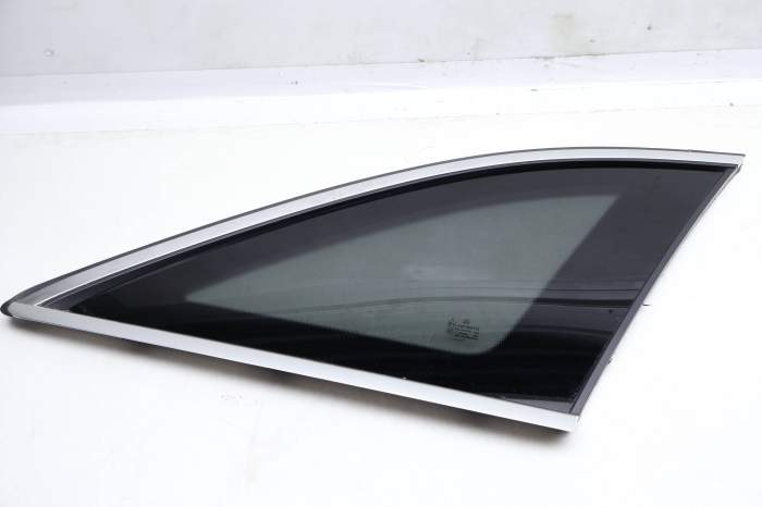 Side Quarter Window / Glass 2536703800 main product photo