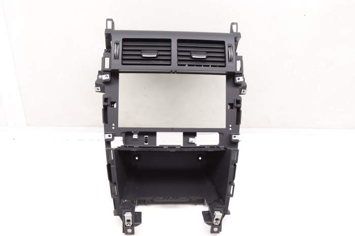 Center Dash Trim / Air Vent FK7204634AG main product photo