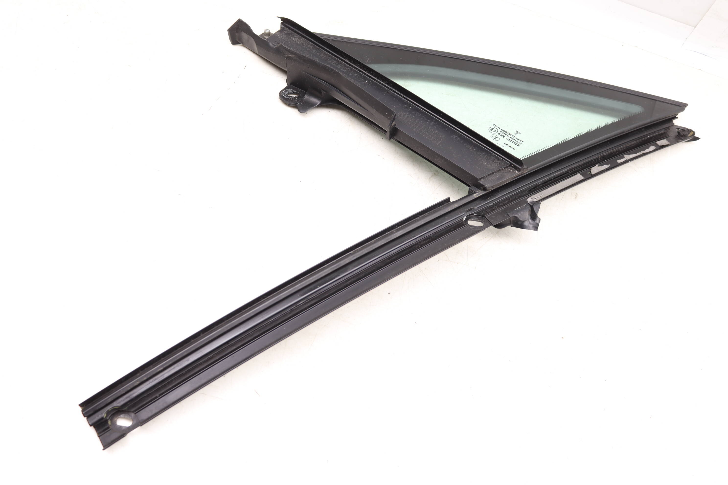 Side Door Window Glass 97054231102