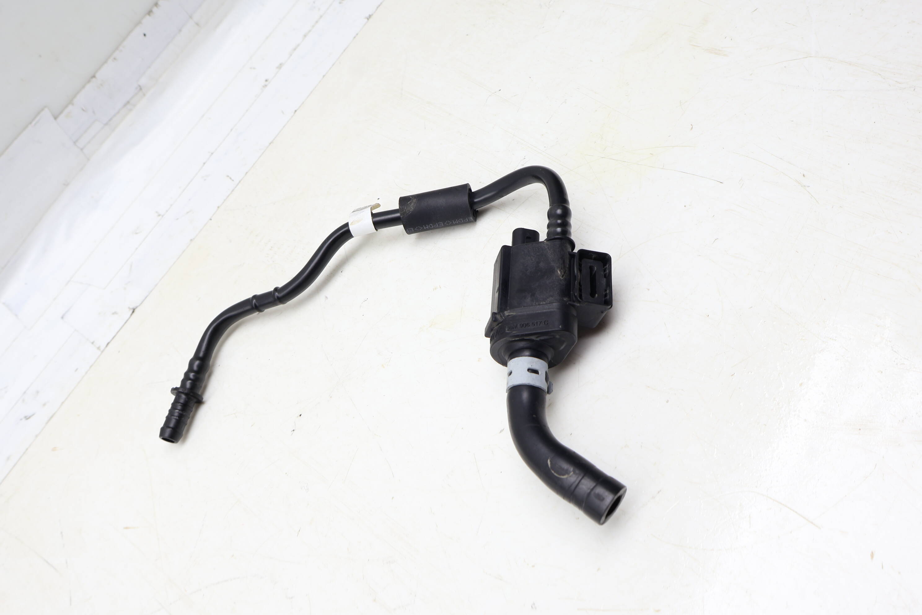 Vacuum Line / Hose Set W/ Purge Valve 06L133781BL