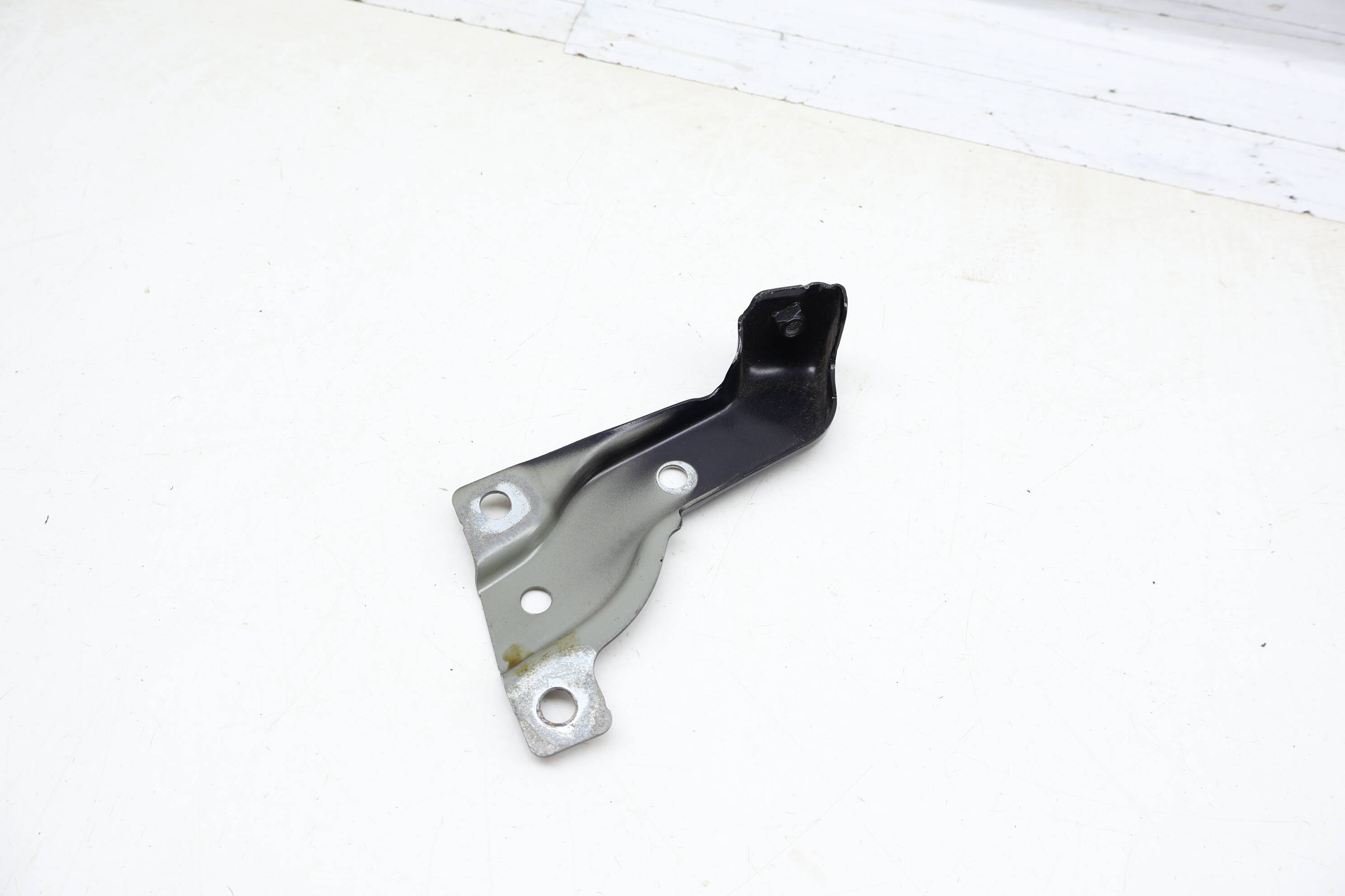 Upper Fender Mount Bracket 3CN821183