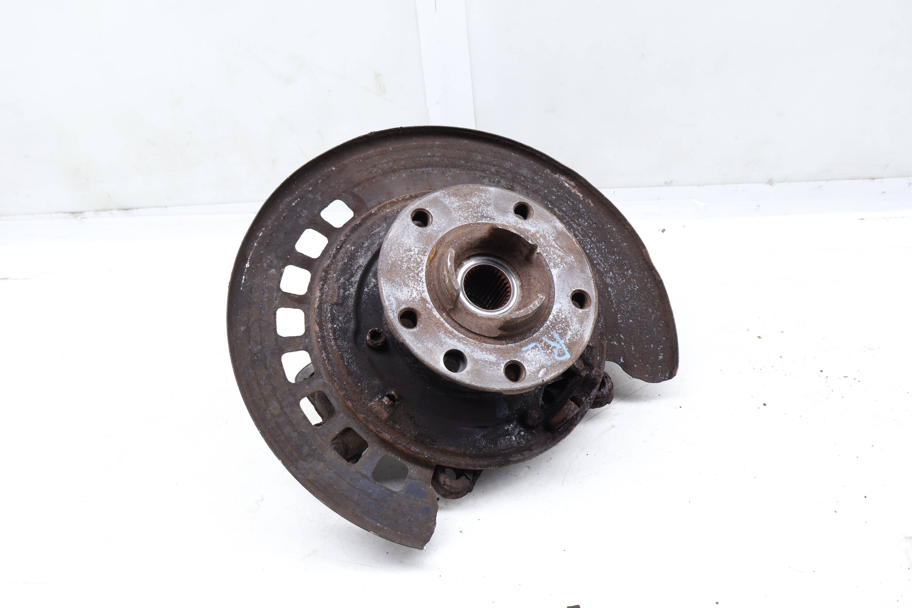 Spindle Knuckle W/ Wheel Bearing 7L8505435