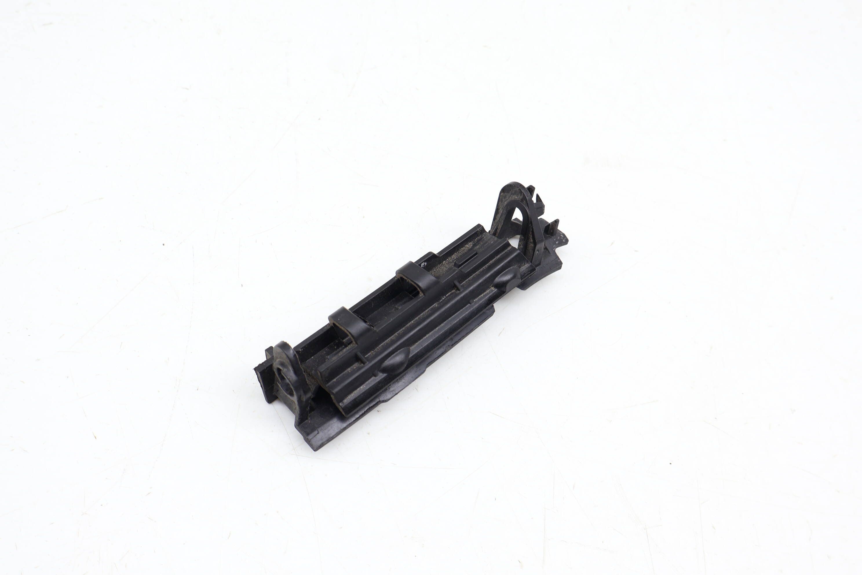 Bumper Mount Bracket / Guide 8W6807889
