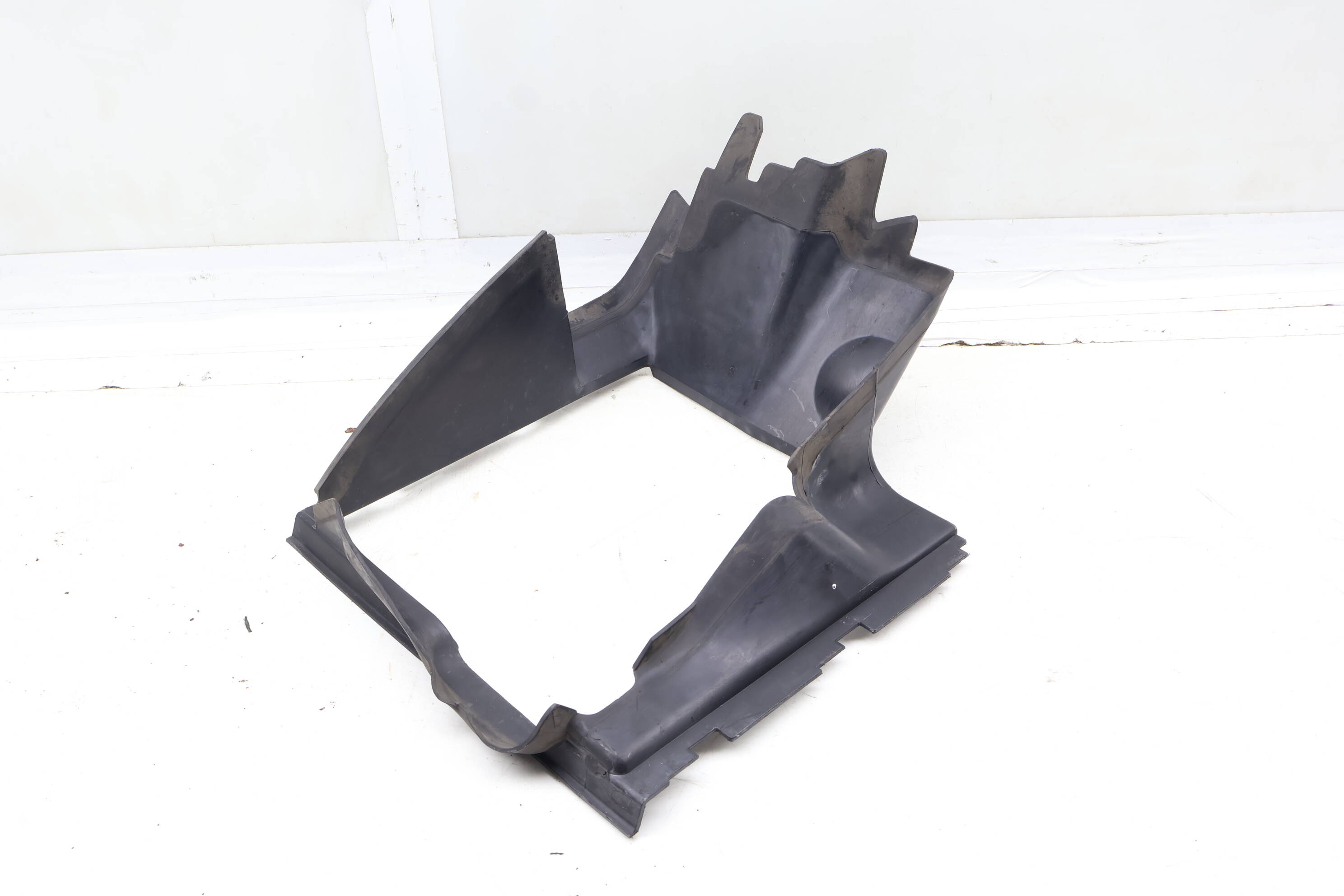 Auxiliary Radiator Air Duct / Guide 4L0117335F