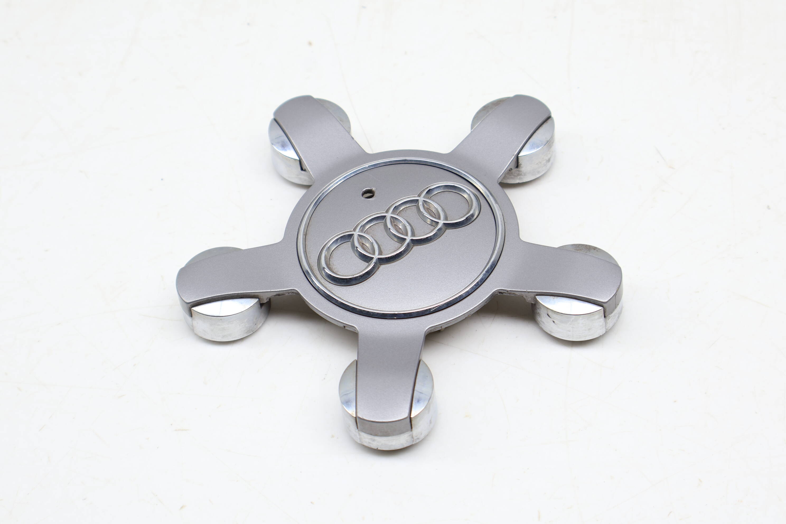 Wheel Center Cap 8R0601165