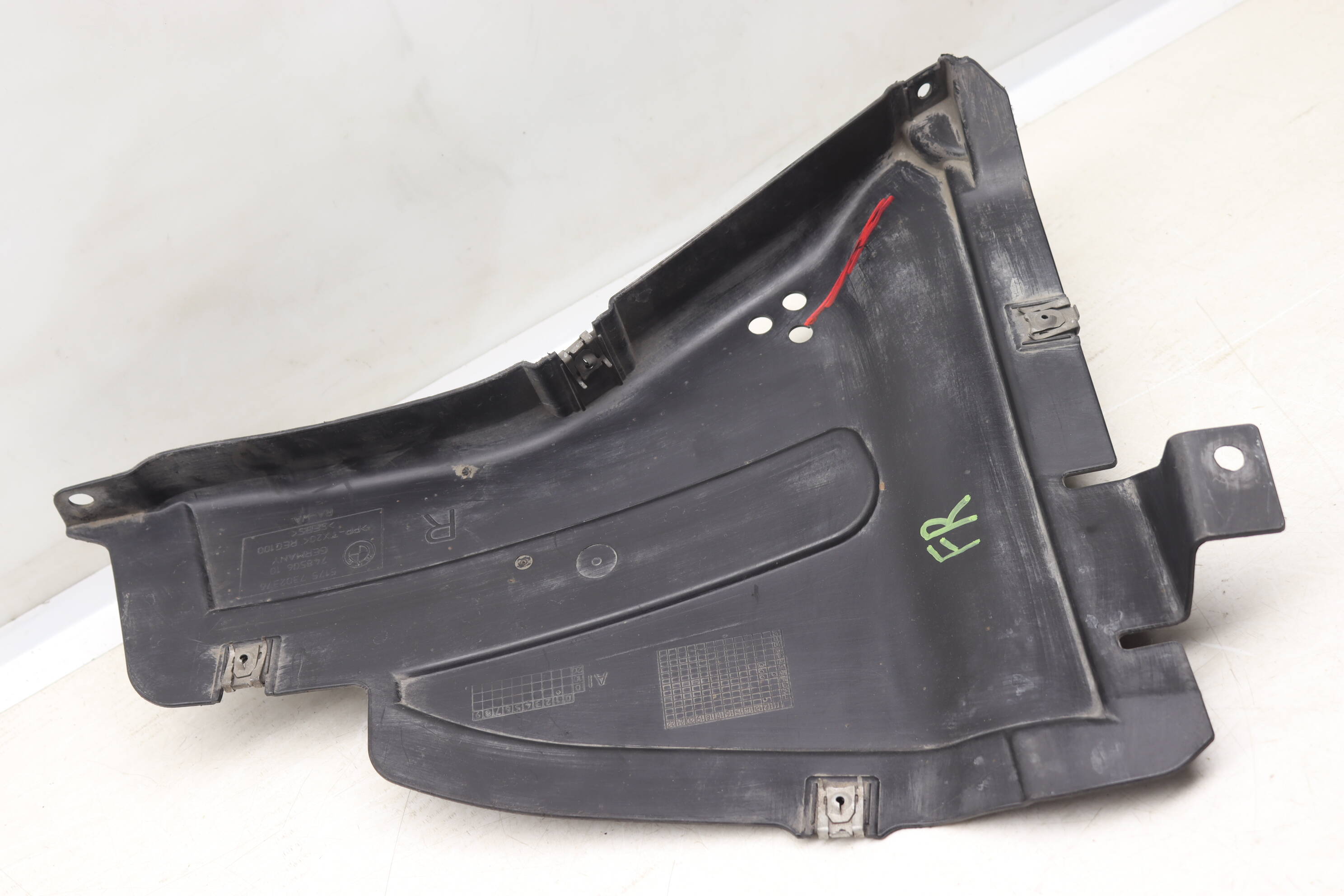 Fender&#x20;Liner&#x20;&#x2F;&#x20;Splash&#x20;Guard&#x20;&#x28;Lower&#x20;Front&#x20;Part&#x29;&#x20;51757302376