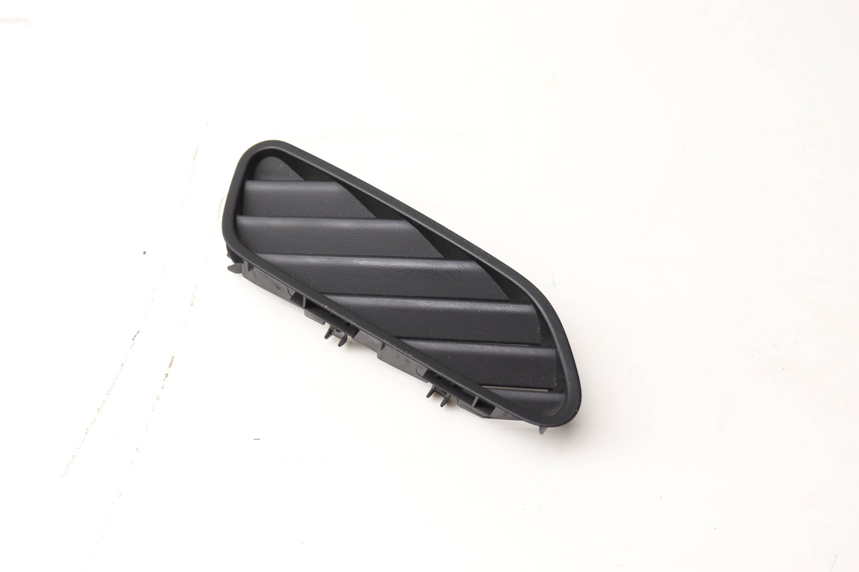 Upper Dash Defrost Vent 4M1819793