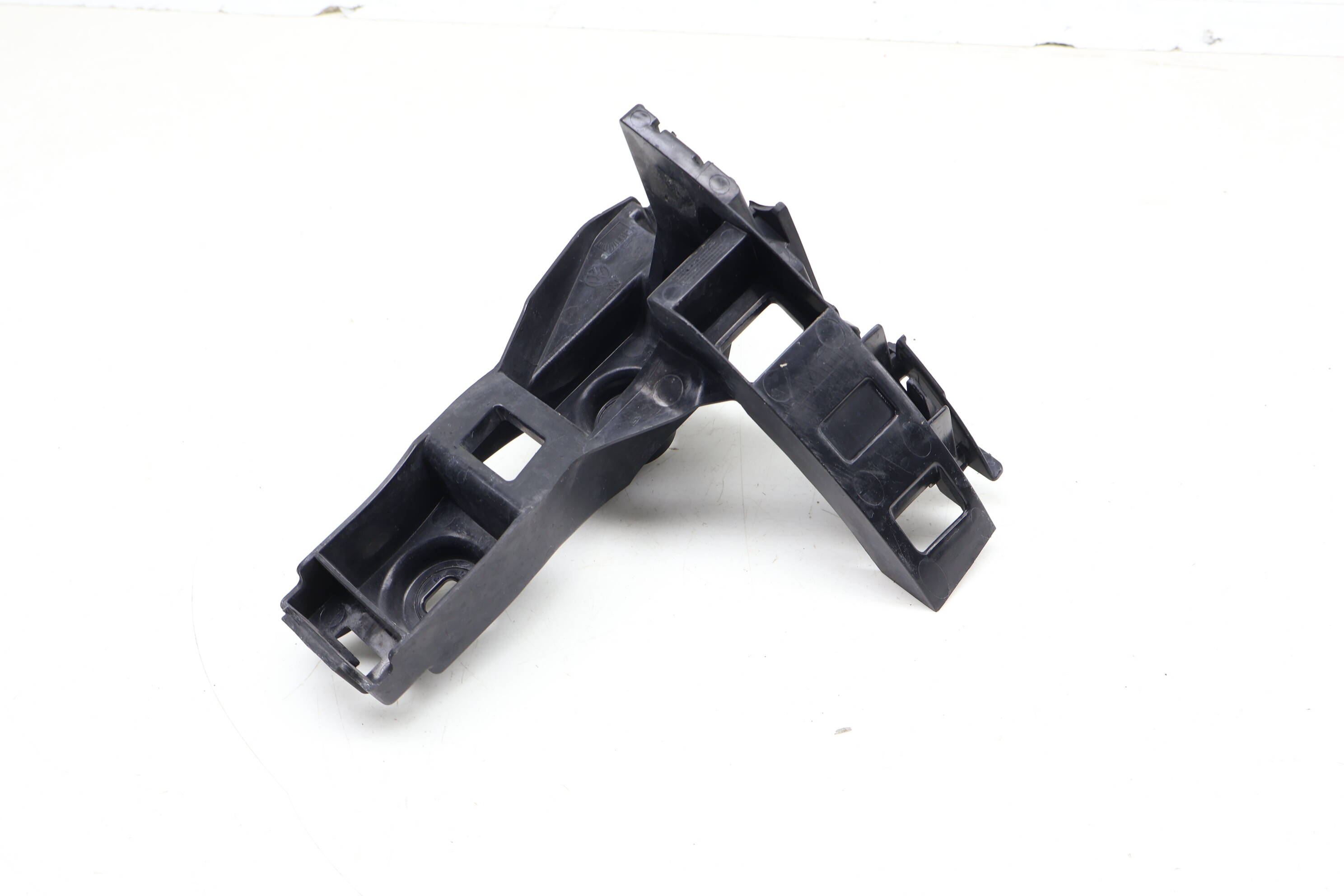 Bumper Guide / Mount Bracket 5GM807394C