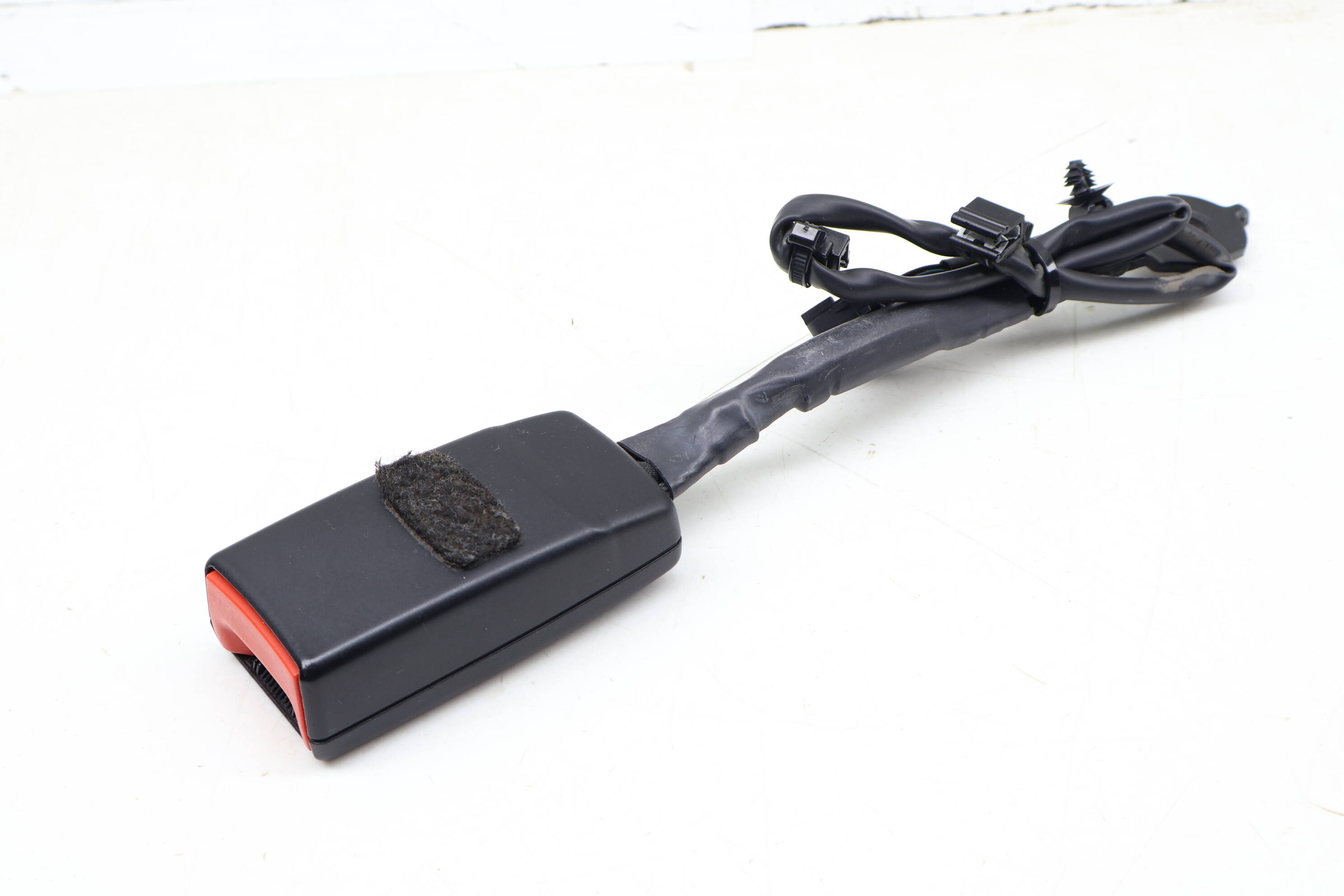 Seatbelt / Seat Belt Buckle Receiver 8R0857756C