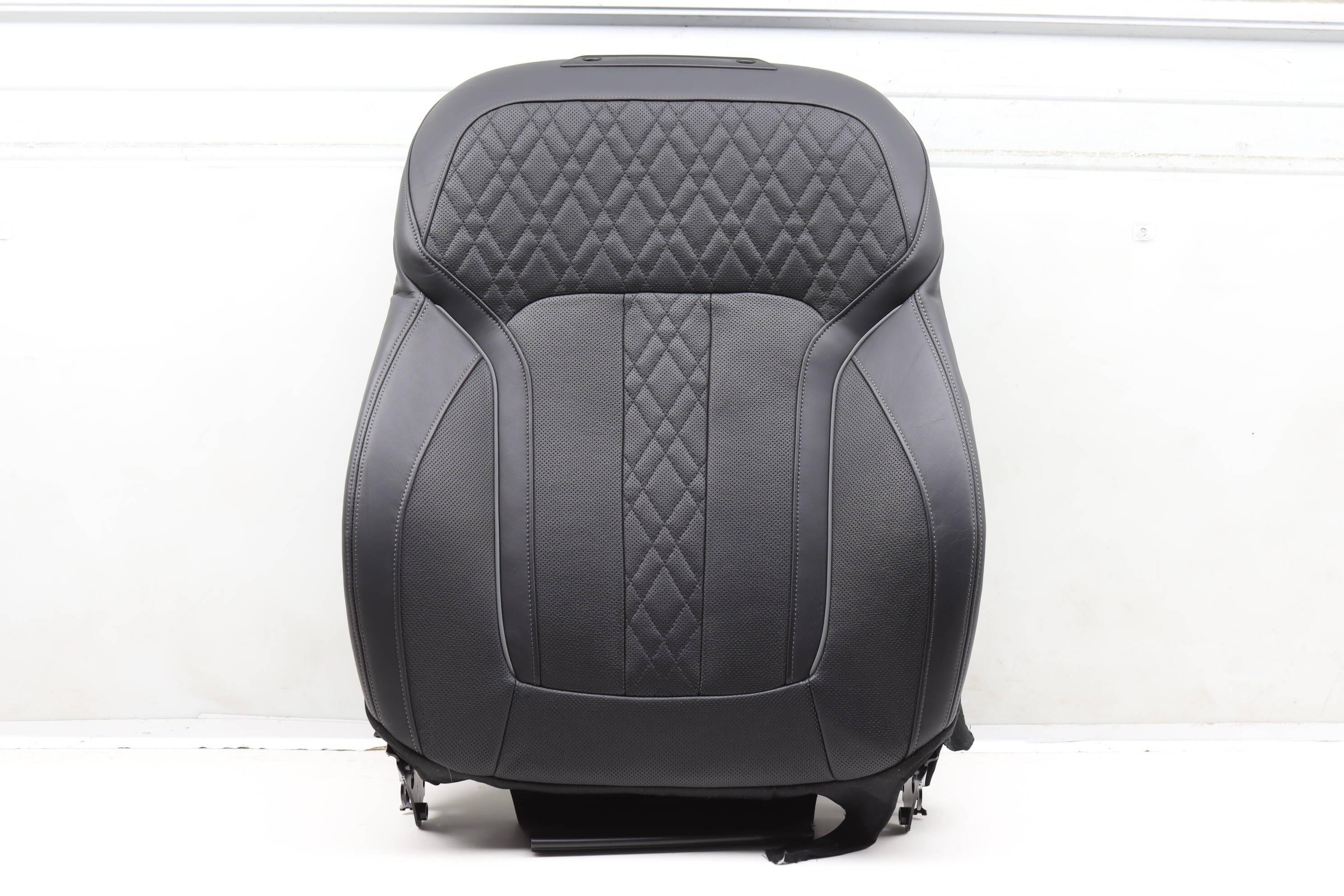 Upper&#x20;Seat&#x20;Backrest&#x20;Cushion&#x20;Assembly&#x20;&#x28;Leather&#x29;&#x20;52107412749
