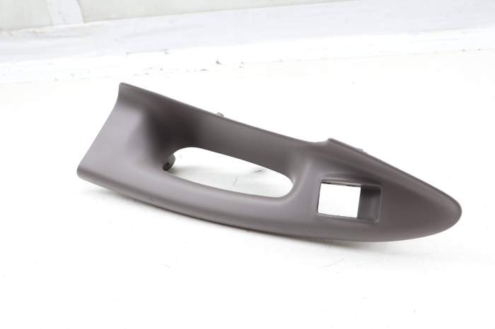 Door Panel Pull Upper Trim 8D0867371A main product photo