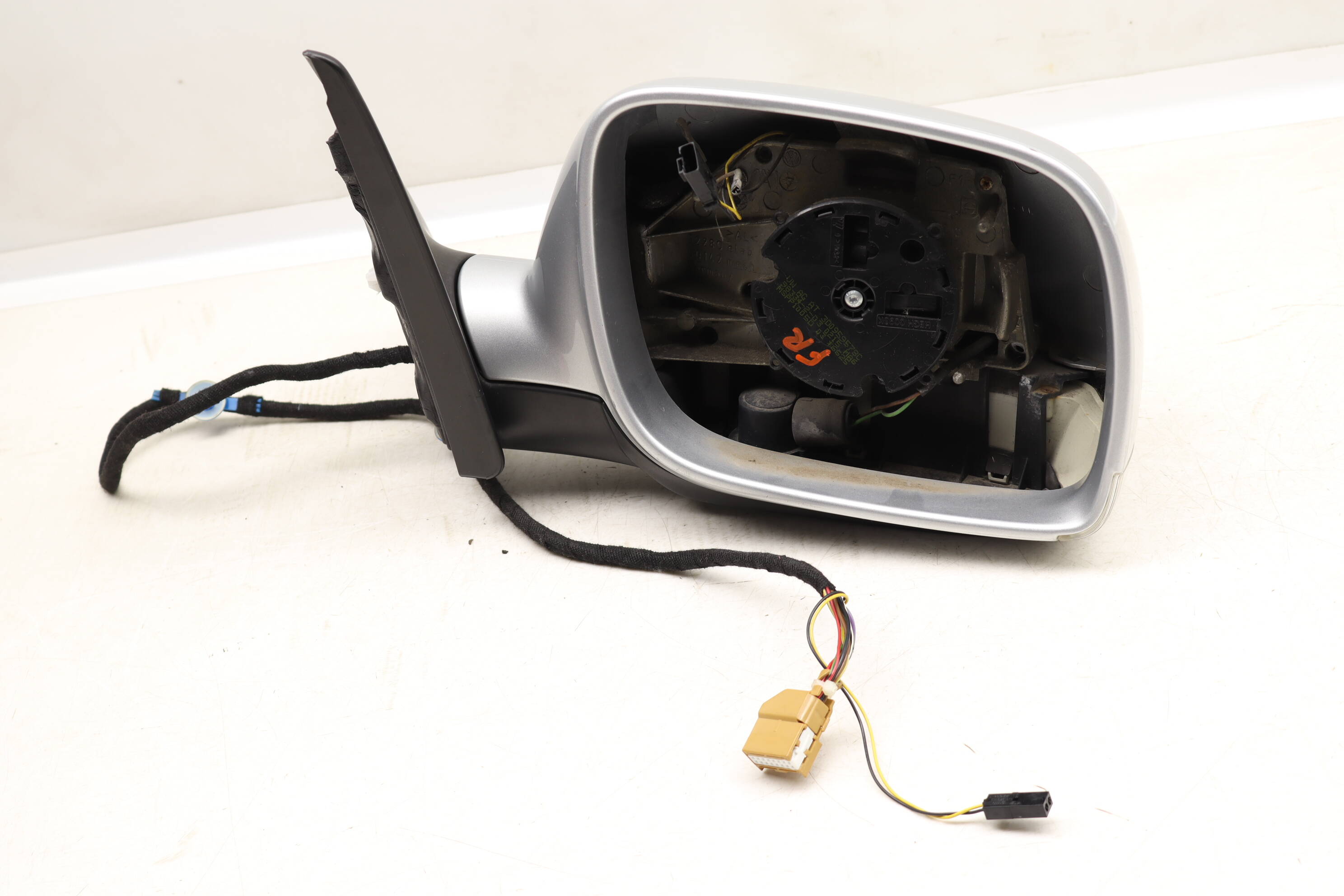 VW Right Side View Door Mirror W/ Memory (Touareg) 7L6857508CM VW Right Side View Door Mirror W/ Memory (Touareg) 7L6857508CM