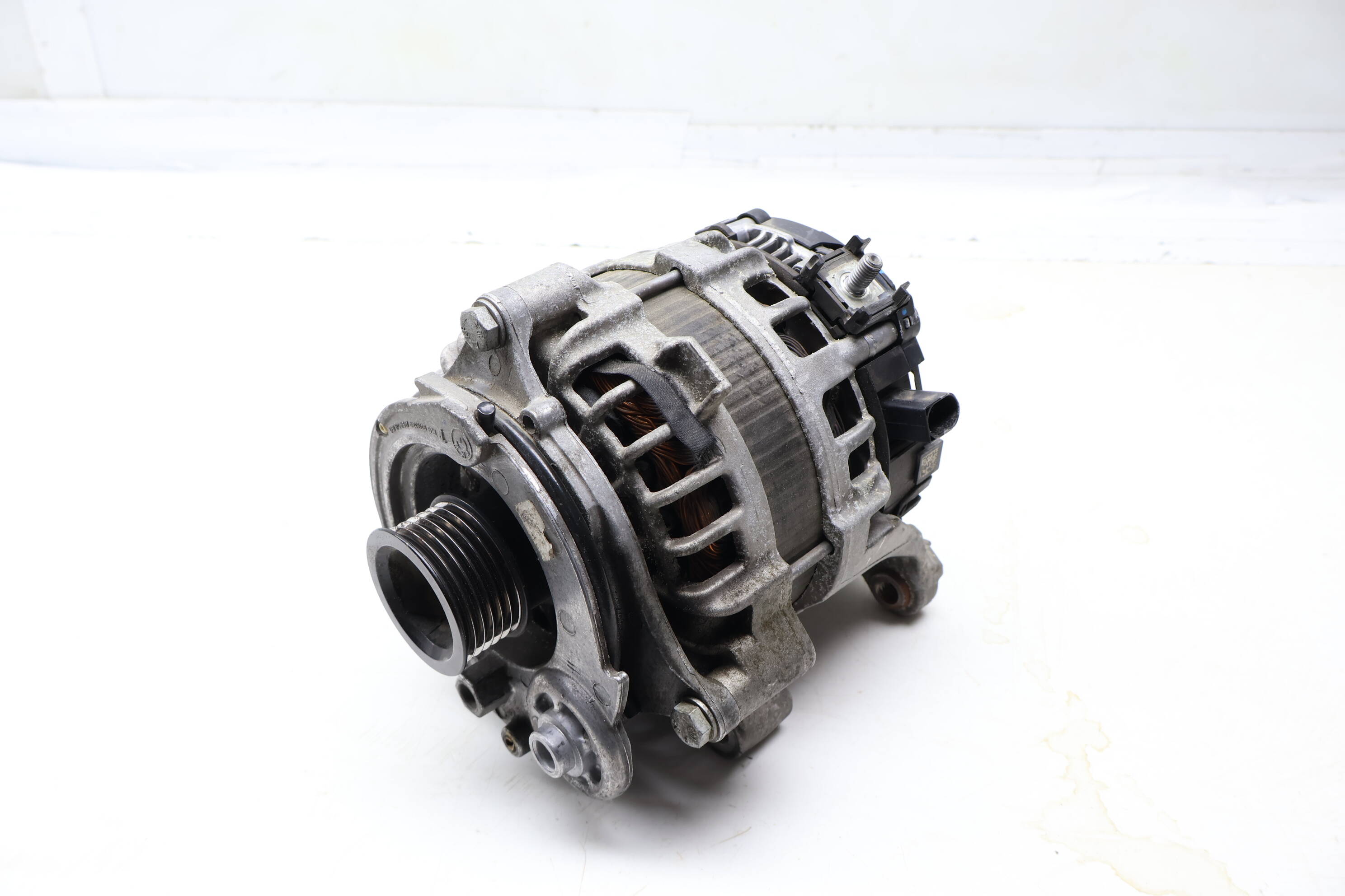 Alternator / Generator (180 Amp) 12318571357