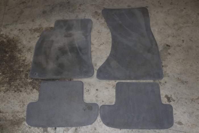 Carpet Floor Mat Set 8T0864450 main product photo