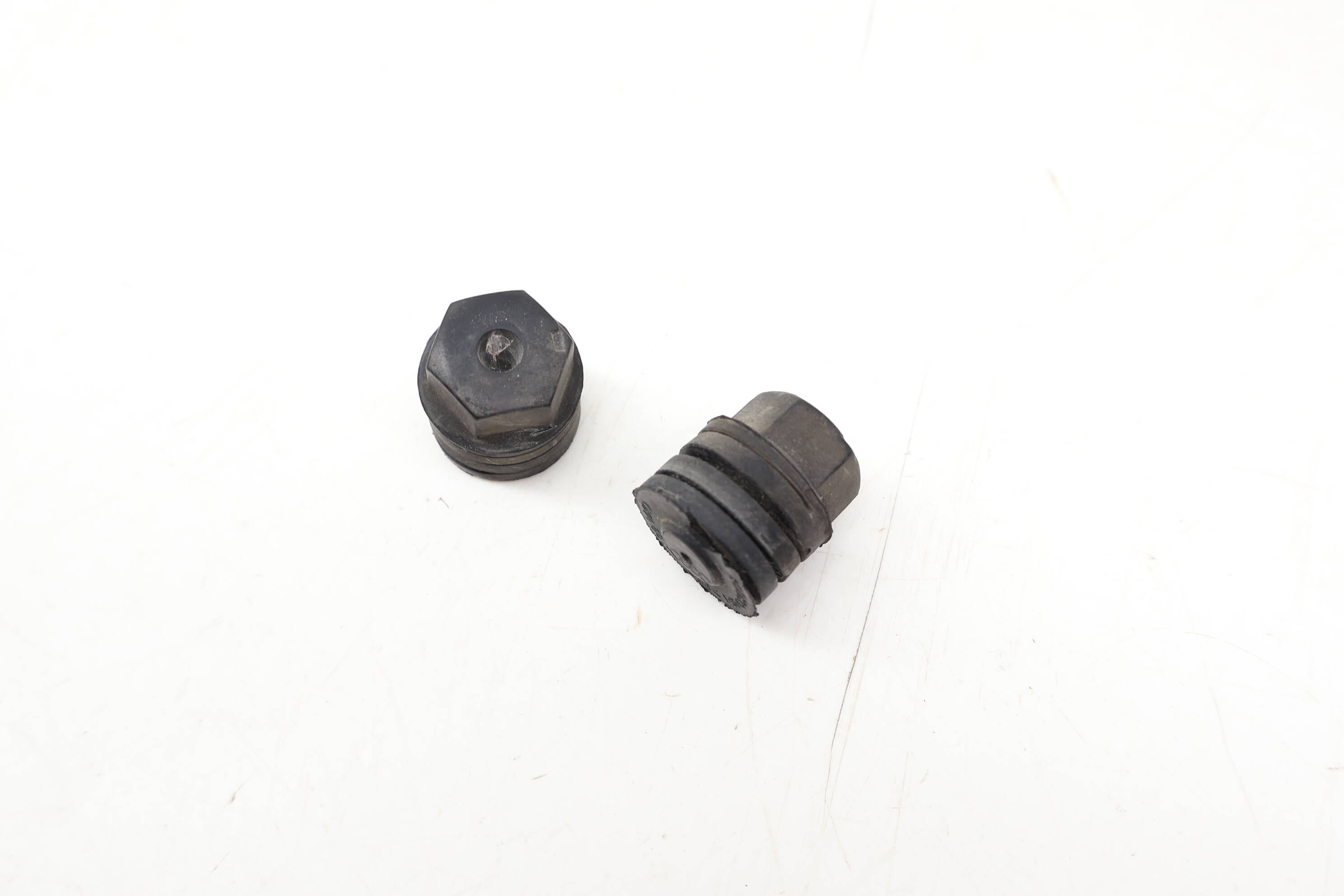 Hood Jounce Bumper / Stop Set (2) 8D0823481 95850548100