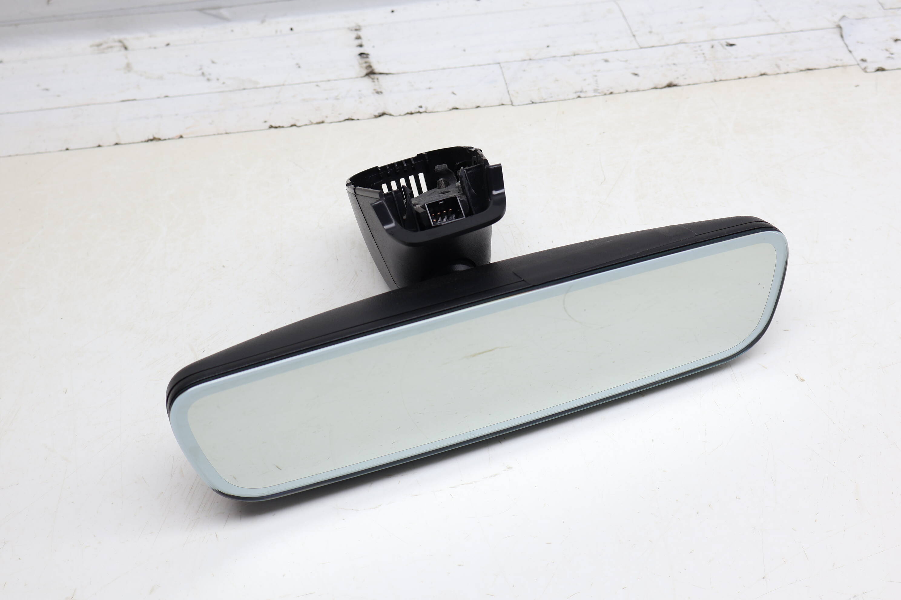 Interior Rear View Mirror (Auto-Dimming) 81A857511K