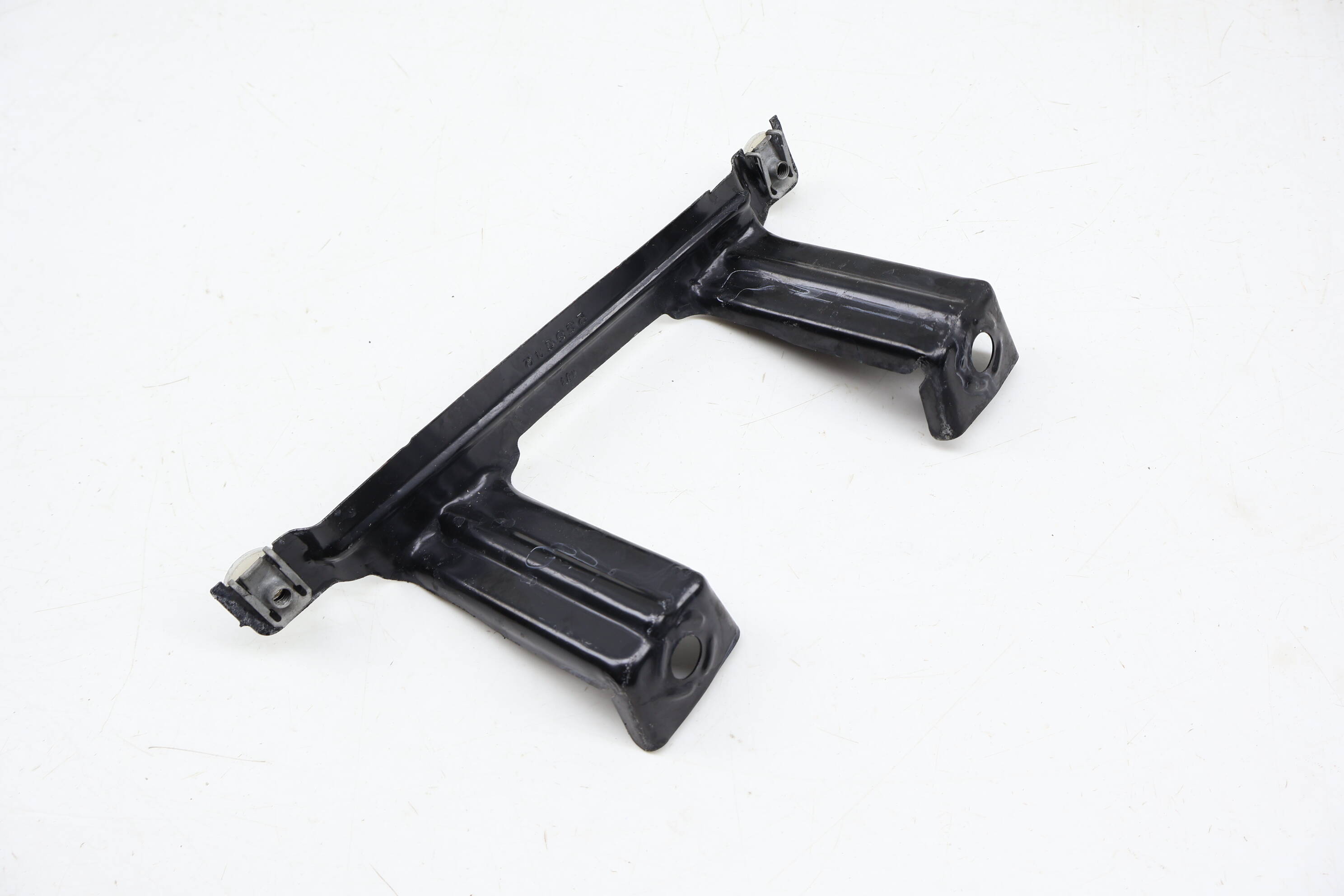 Fender Mount / Bracket (Center) 51647294552