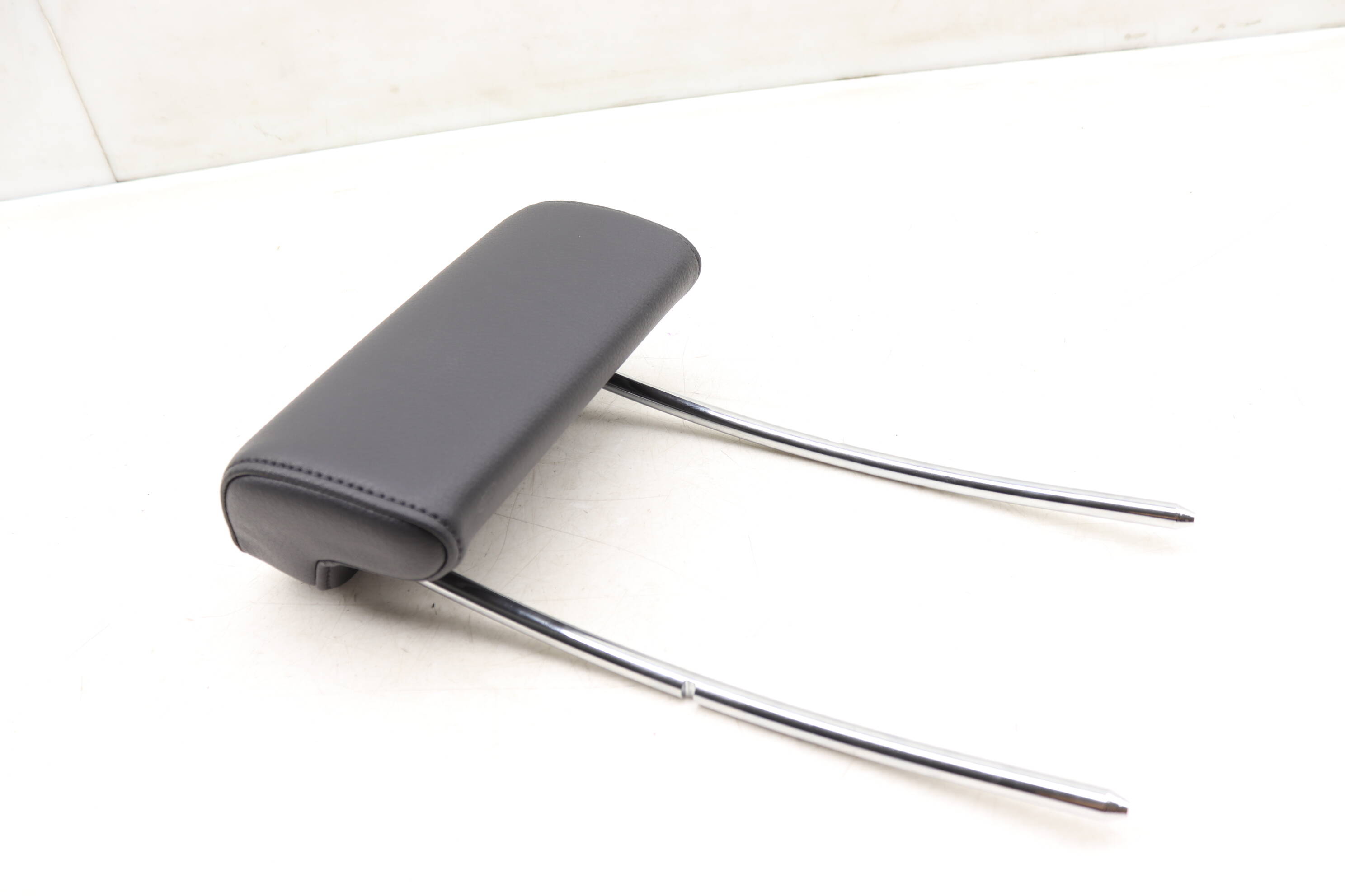 Center Seat Headrest / Head Rest (2Nd Row) 4M0883905N