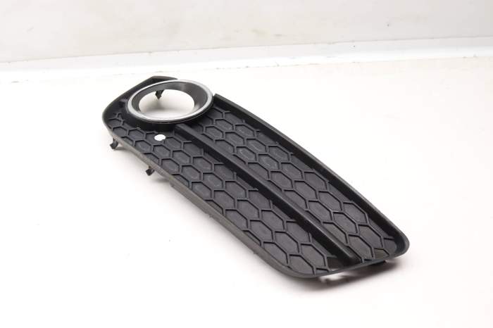 Lower Bumper / Fog Light Grille 8T0807682 main product photo