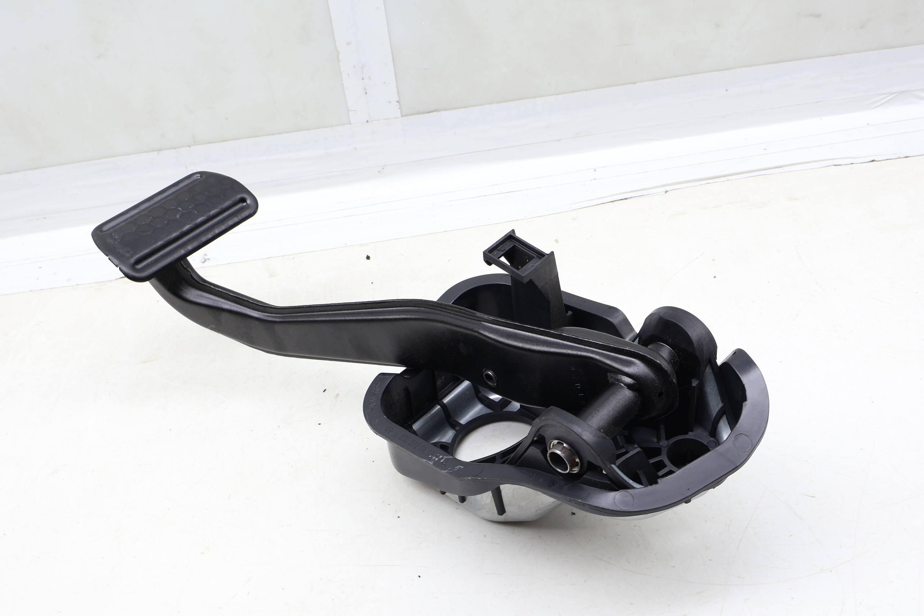 Brake Pedal 2052920415