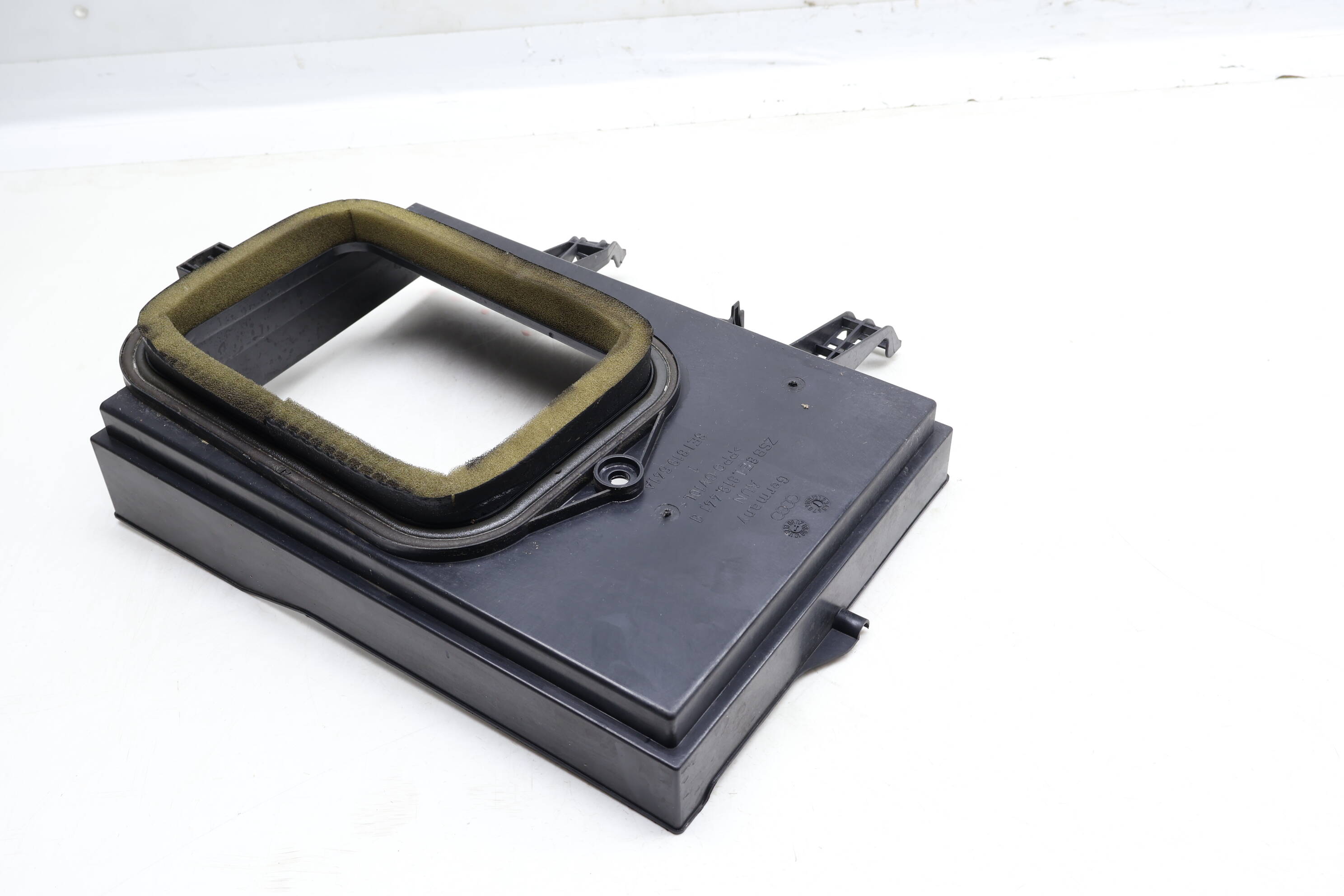 Lower Cabin Air Filter Housing / Frame 8E1819641A