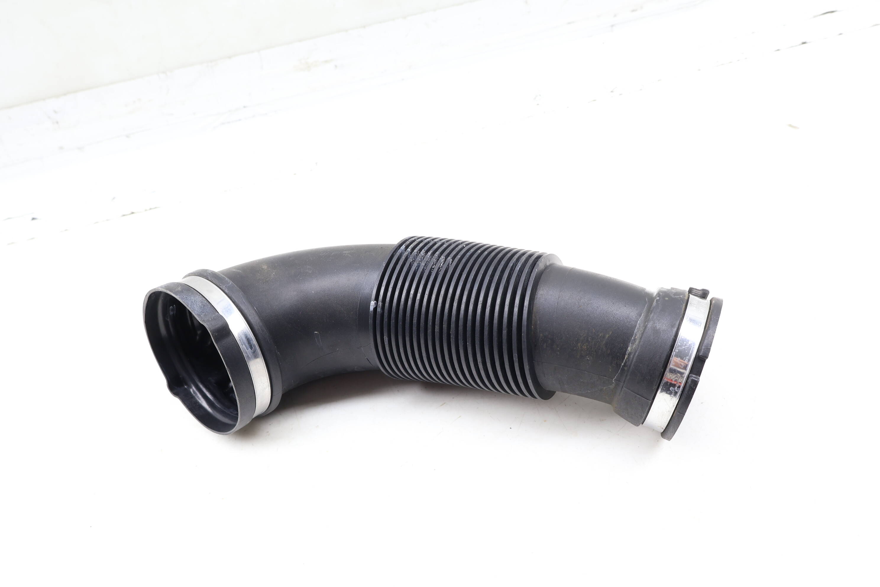 Air Intake Hose / Tube 06H129629L
