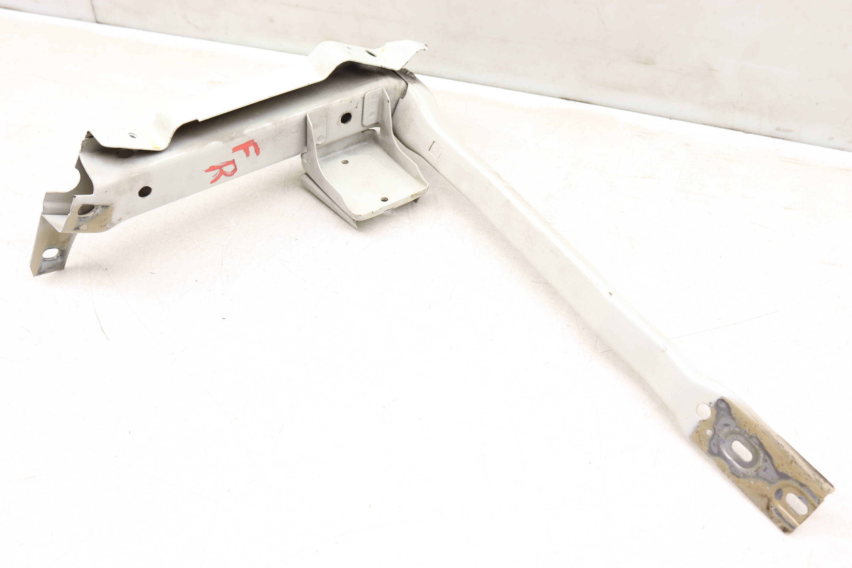 Upper Headlight Mount Bracket 7D0422491