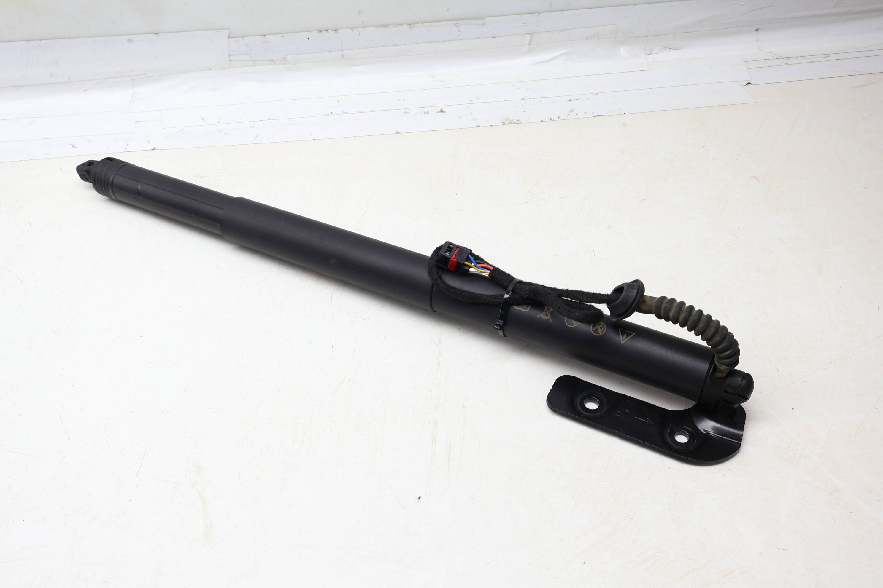 Trunk Hatch Strut / Drive Unit (Electric) 8W8827851E