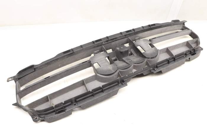 Upper Center Grille Mount Bracket 8K0807233G main product photo