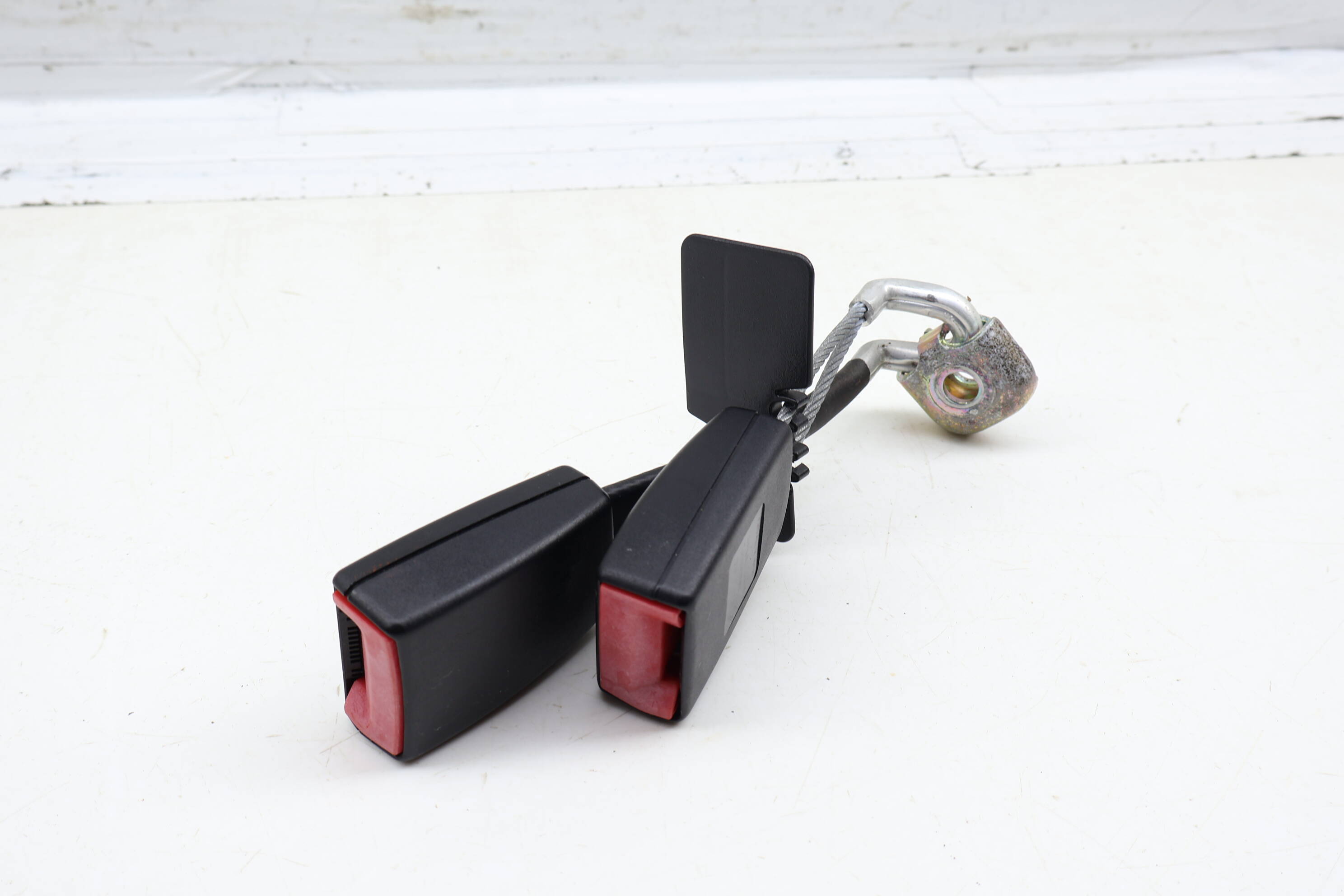 Seatbelt / Seat Belt Double Buckle Receiver 3B0857739C