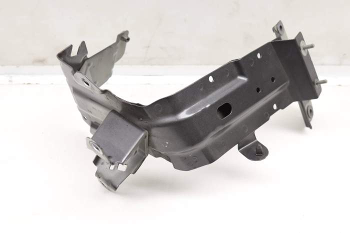 Fender Mount Bracket 4M0821137B main product photo
