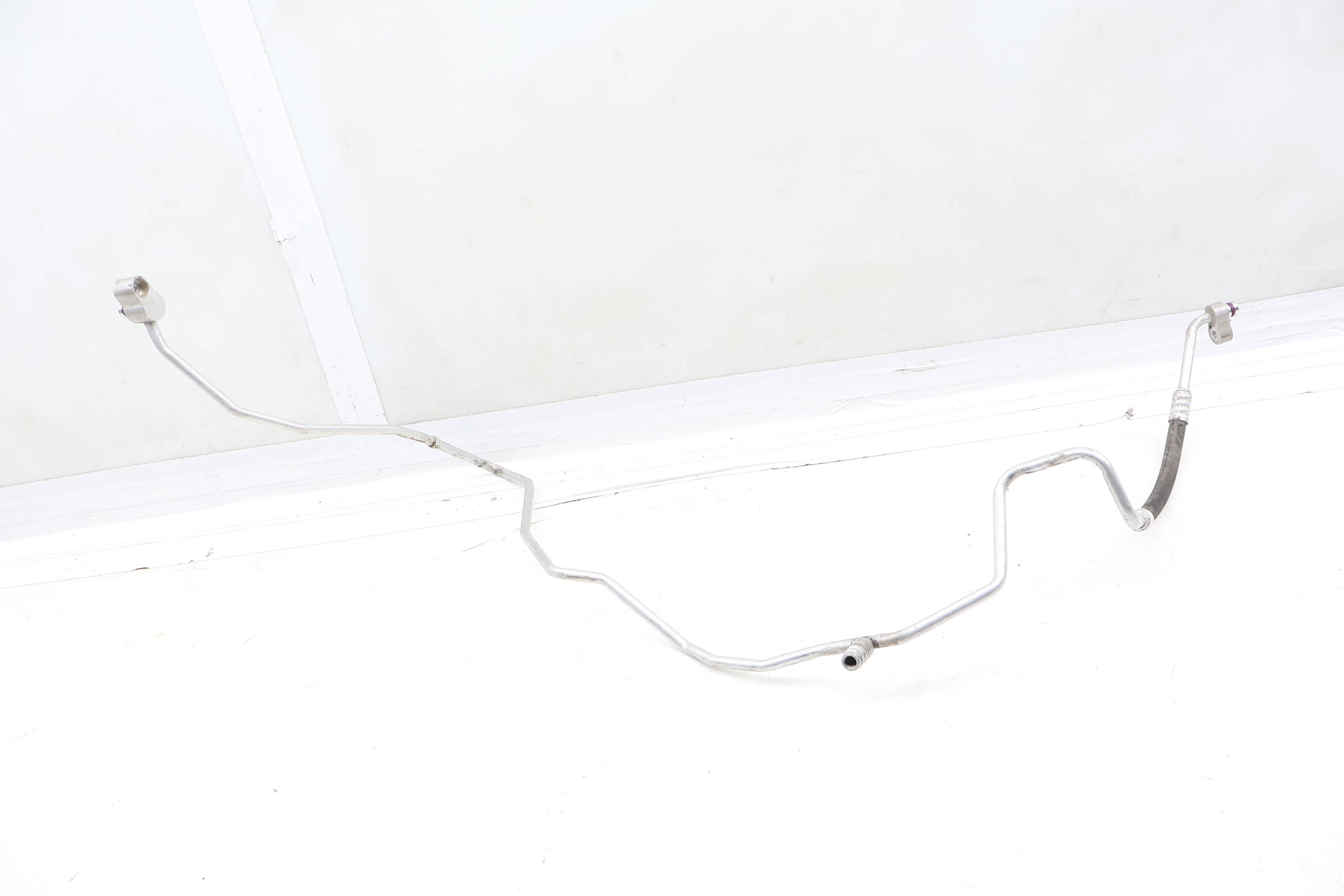 Upper&#x20;Ac&#x20;Hose&#x20;&#x2F;&#x20;Line&#x20;&#x2F;&#x20;Pipe&#x20;&#x28;High&#x20;Pressure&#x29;&#x20;8J0820741L