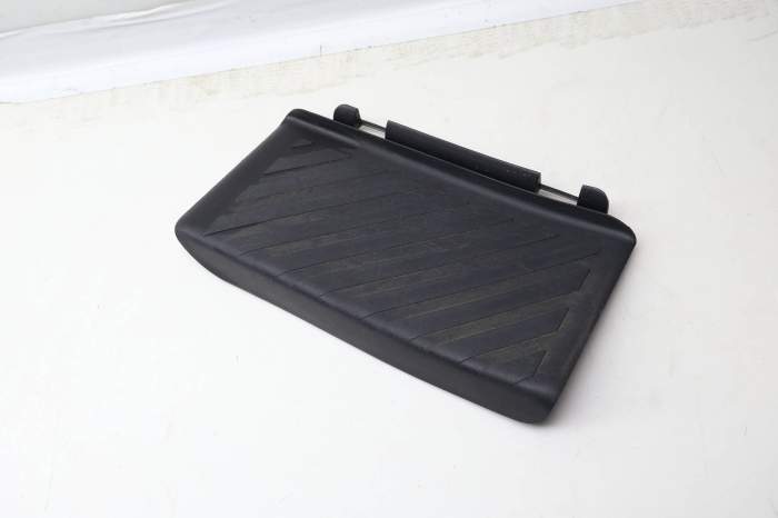 Dead Pedal / Foot Rest Cover 3CN864777 main product photo