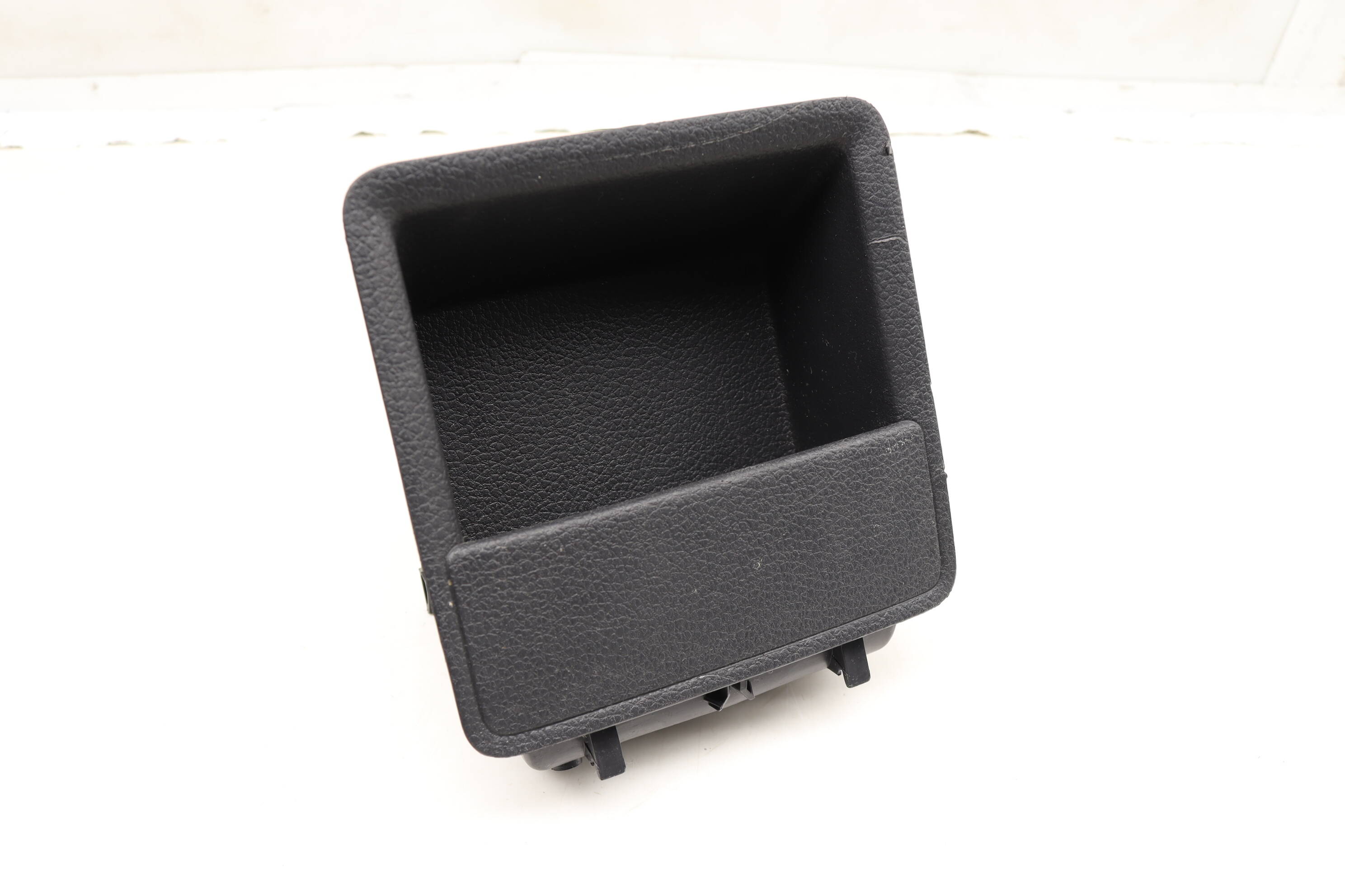 Console Storage Bin / Tray 5C6863383