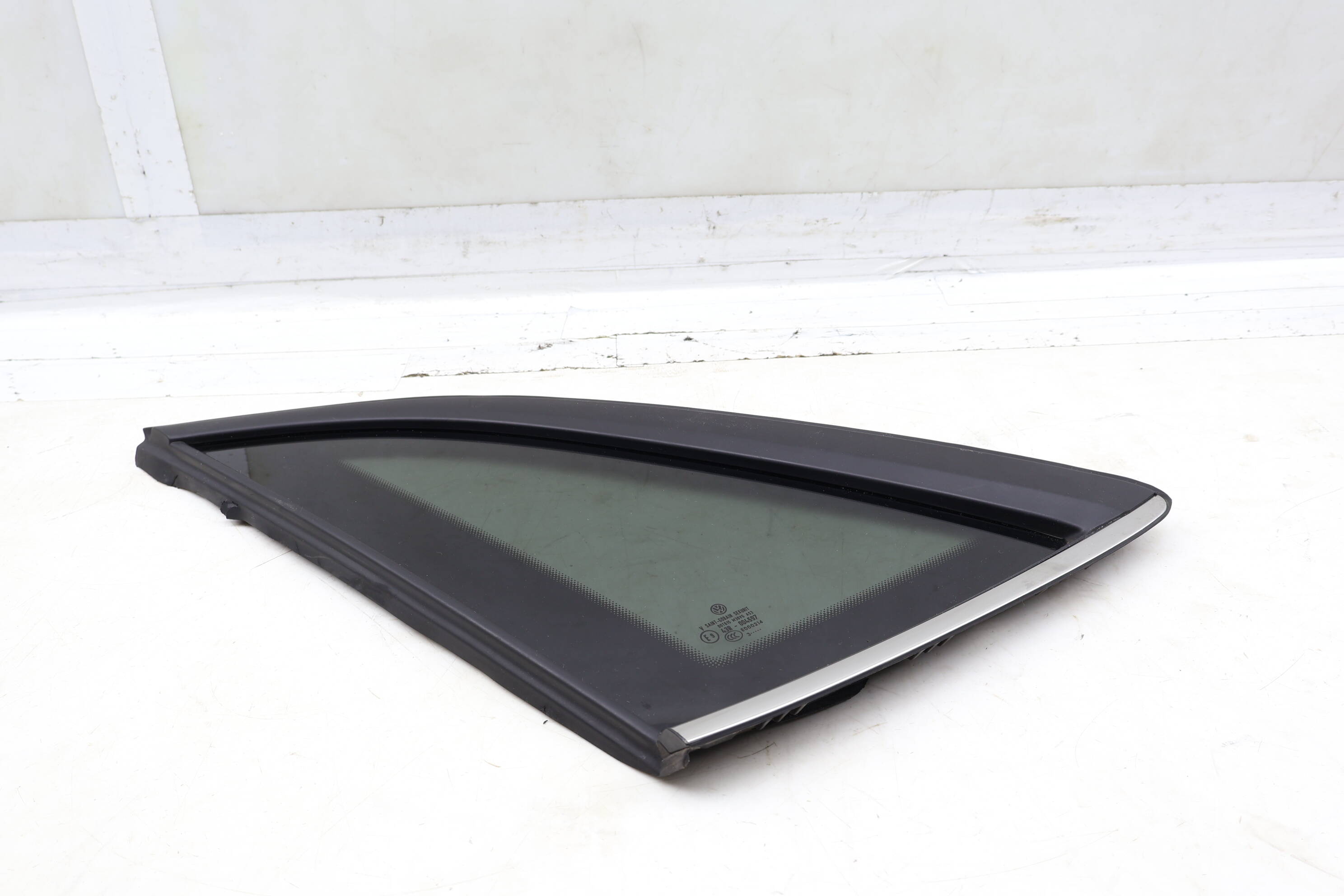 Quarter Window Glass 3CM845041A