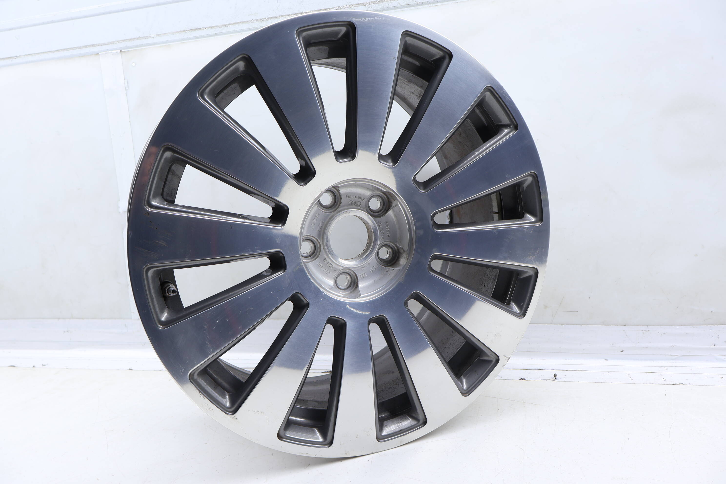 19" Inch Alloy Wheel Rim - 12 Spoke 4E0601025N
