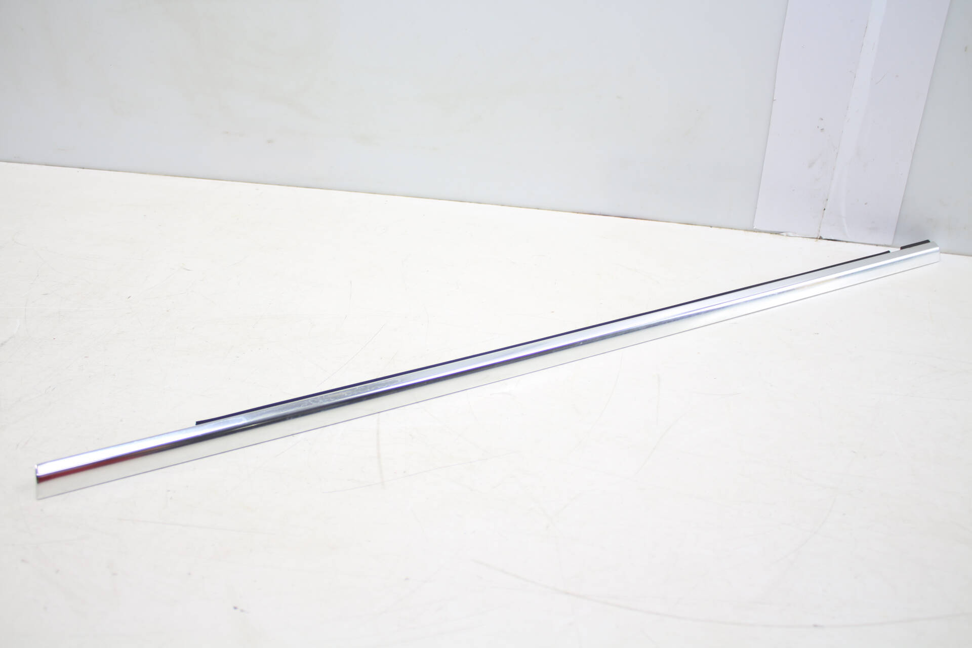 Outer Window Slot Seal / Trim 7L6839475E