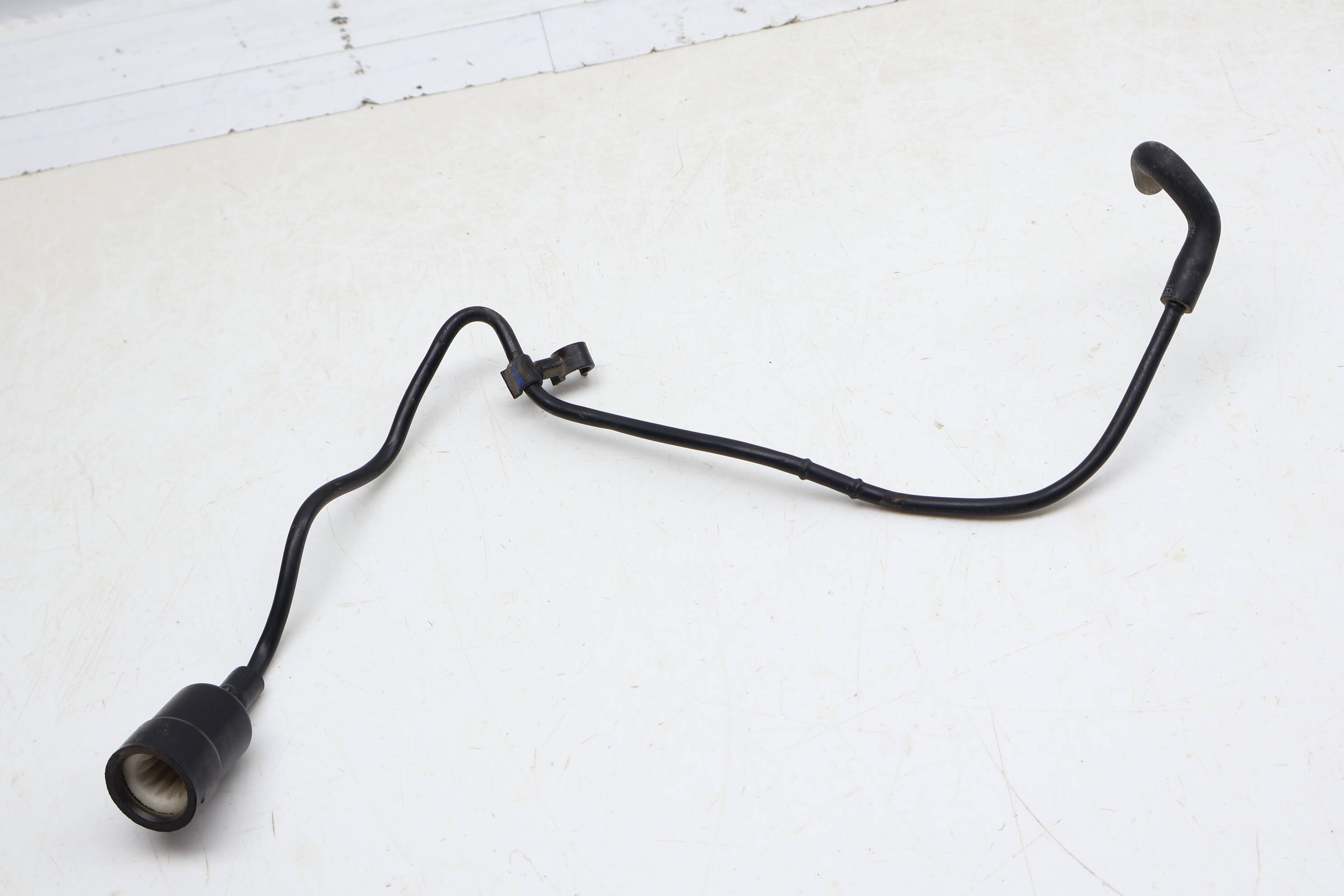 Air Intake Hose / Line 06H133583B